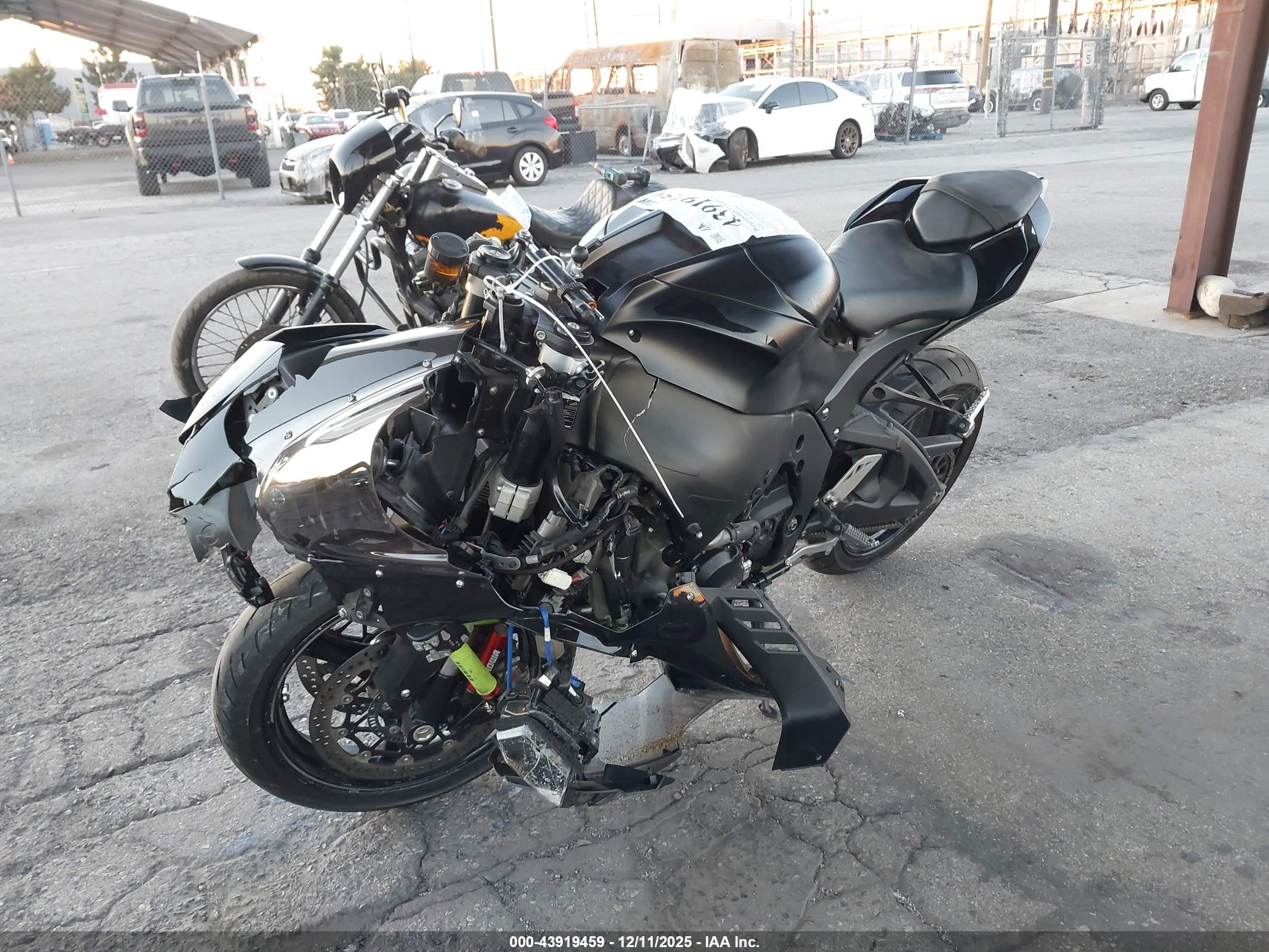 KAWASAKI ZX1002 image 2