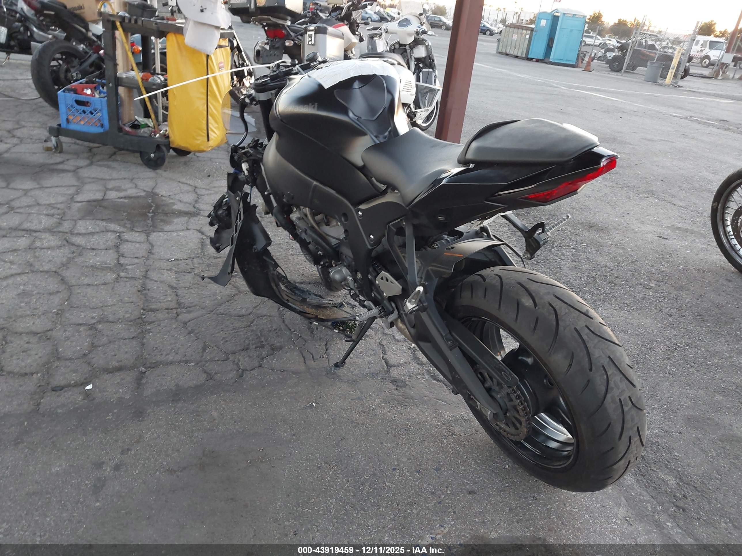 KAWASAKI ZX1002 image 3