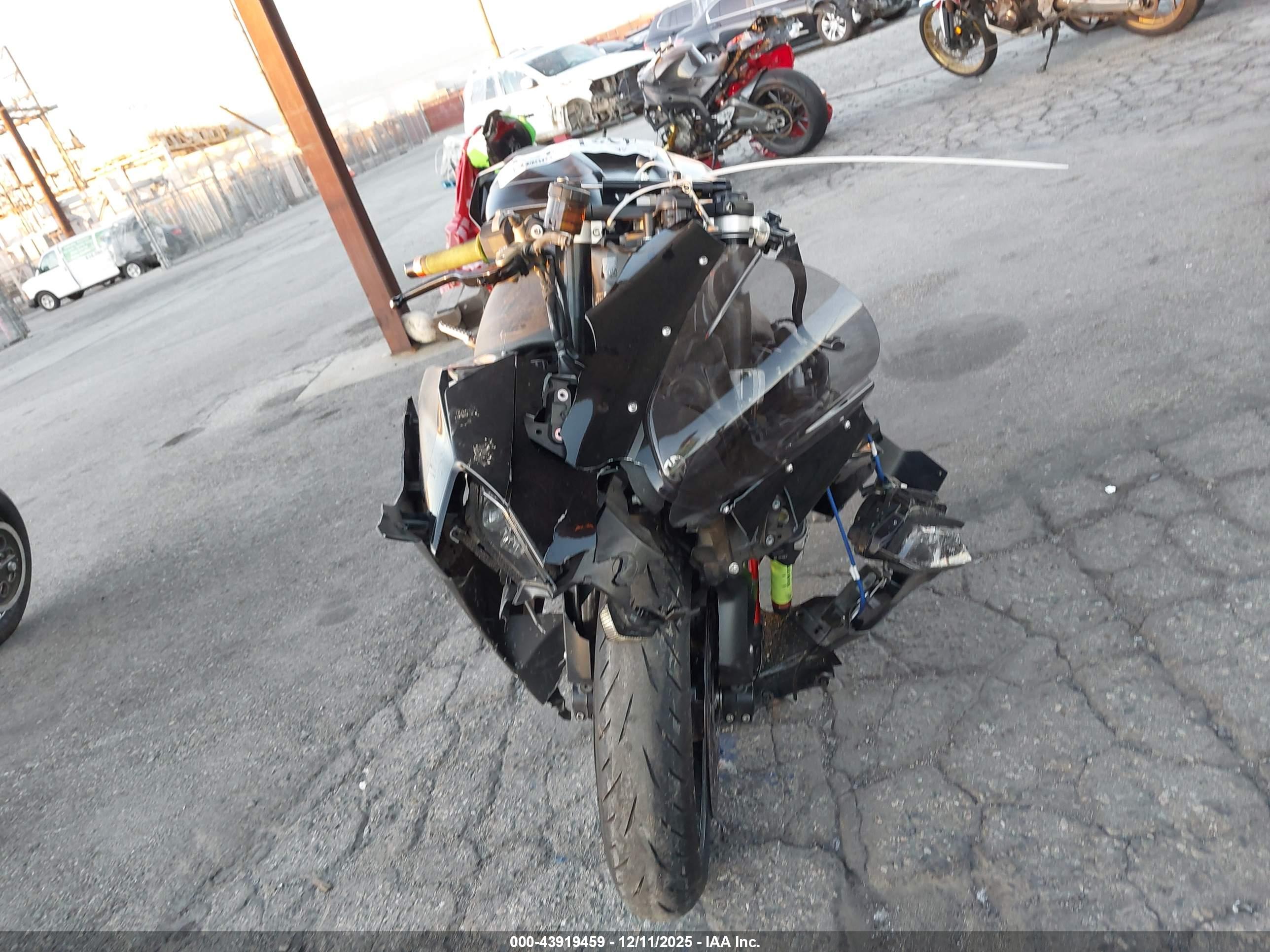 KAWASAKI ZX1002 image 5