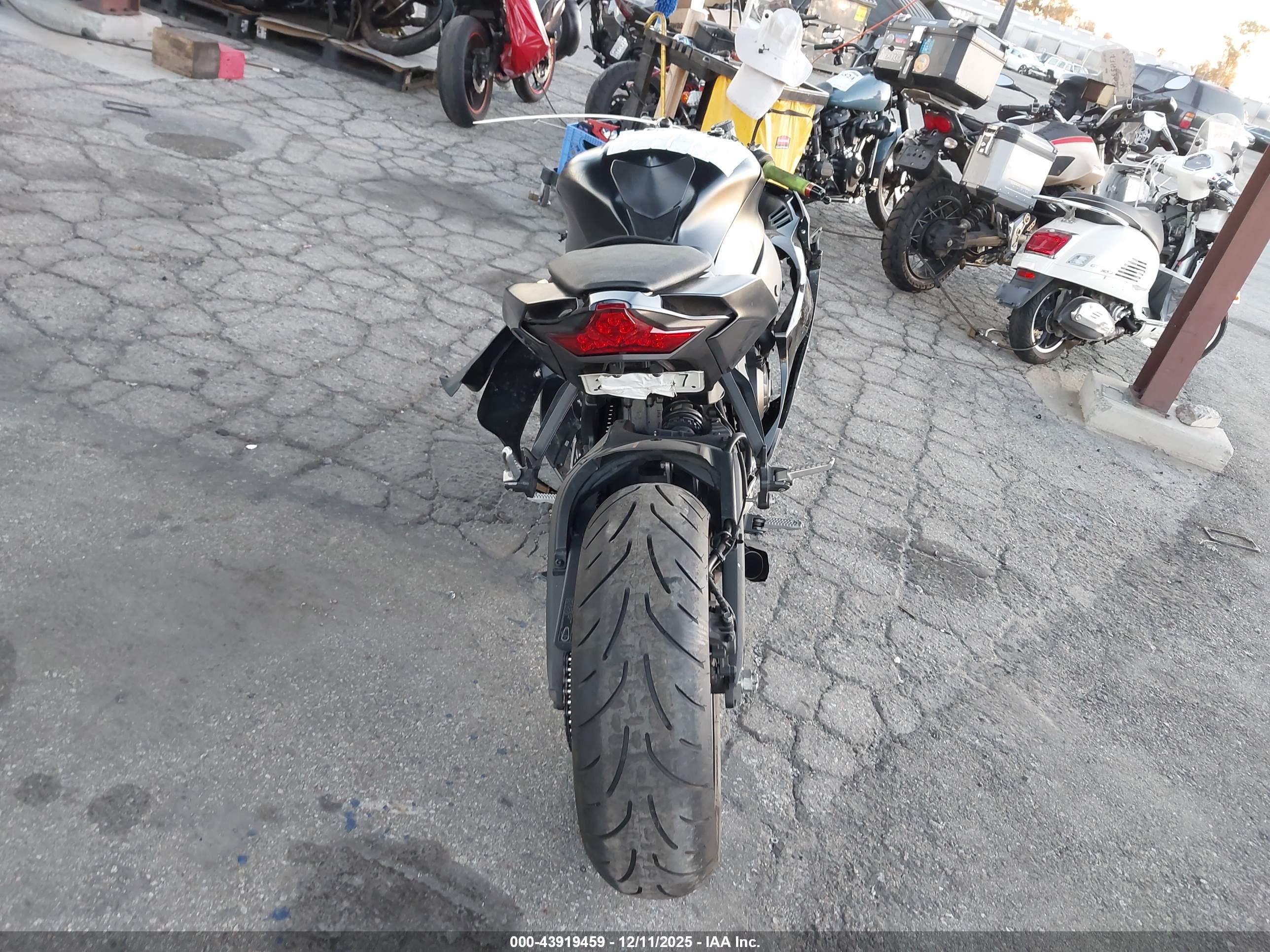 KAWASAKI ZX1002 image 6