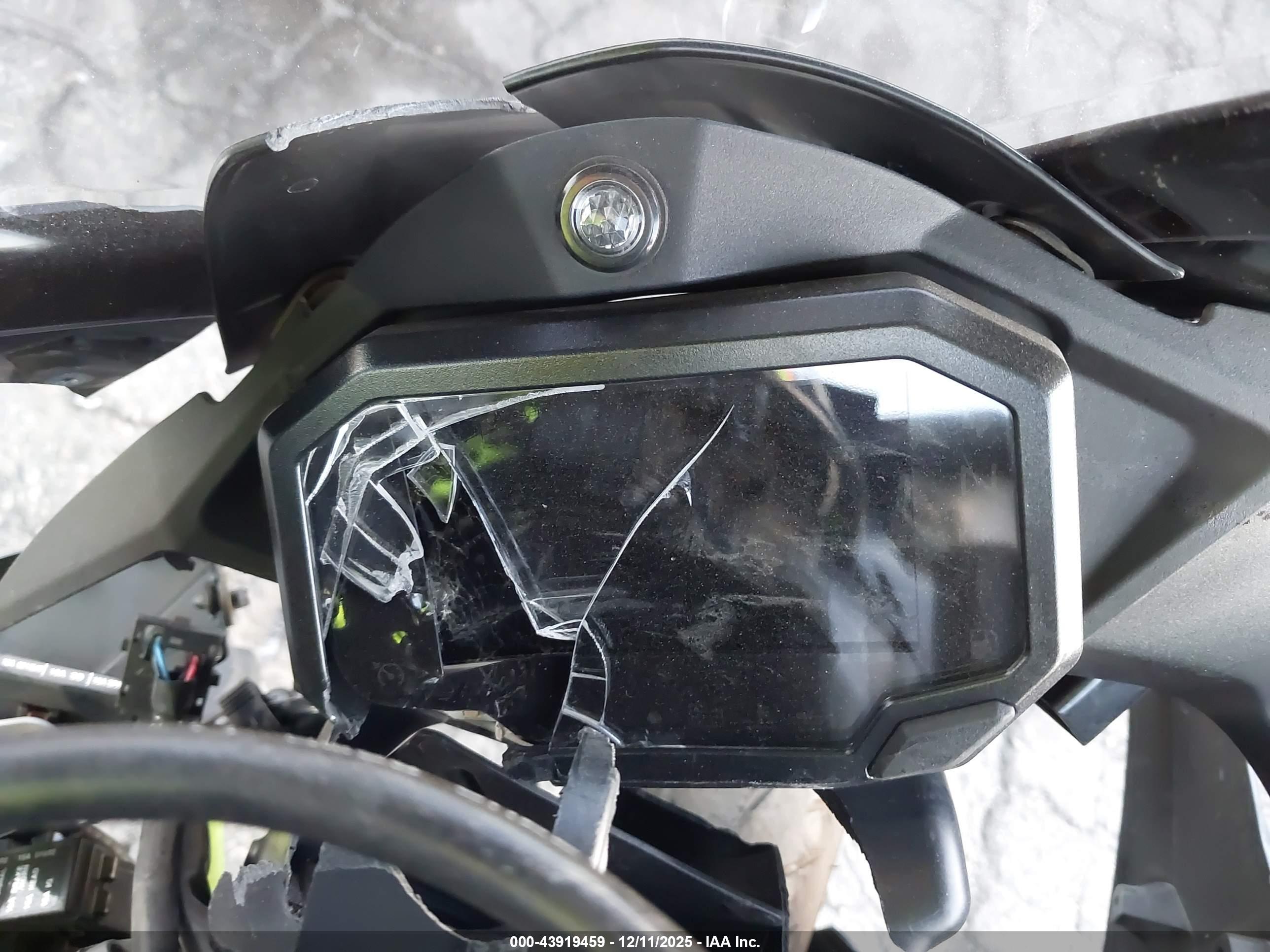 KAWASAKI ZX1002 image 7