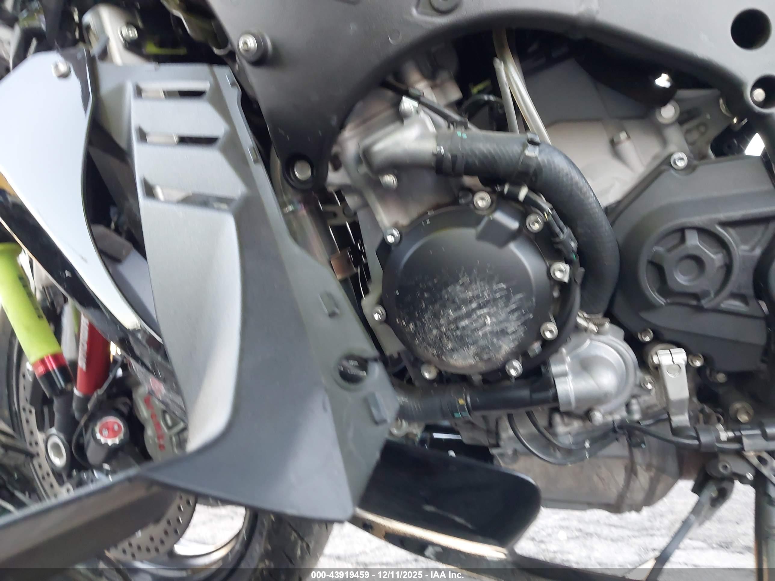 KAWASAKI ZX1002 image 9