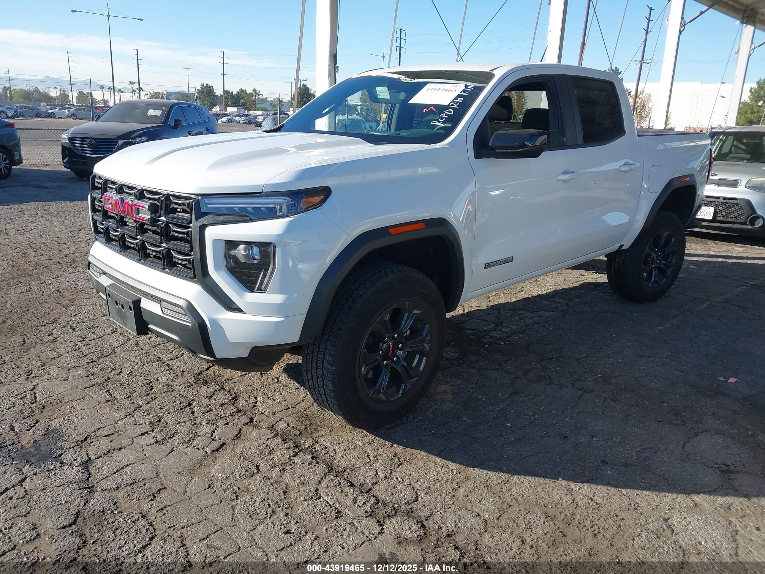 GMC CANYON image 2