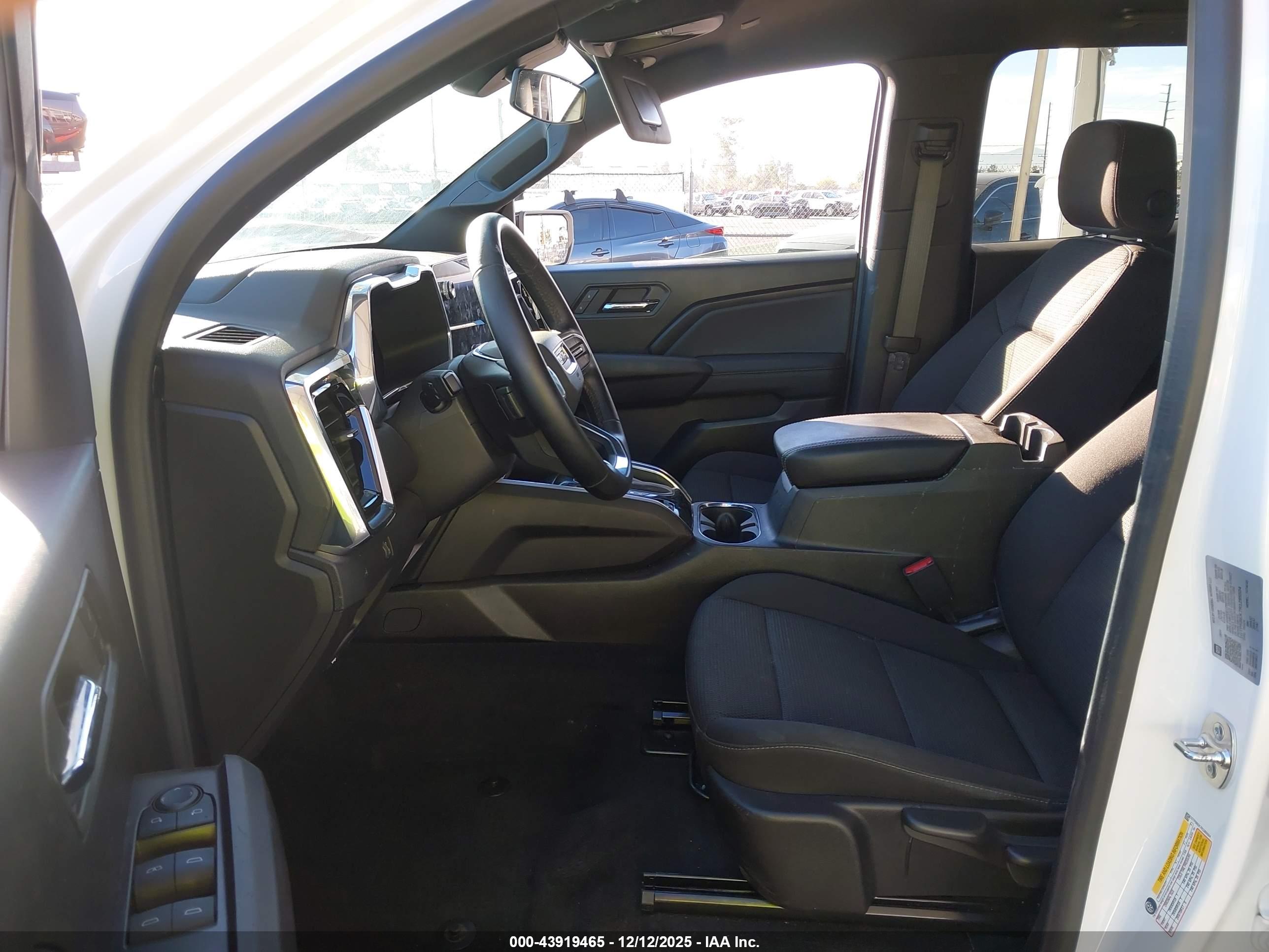 GMC CANYON image 5