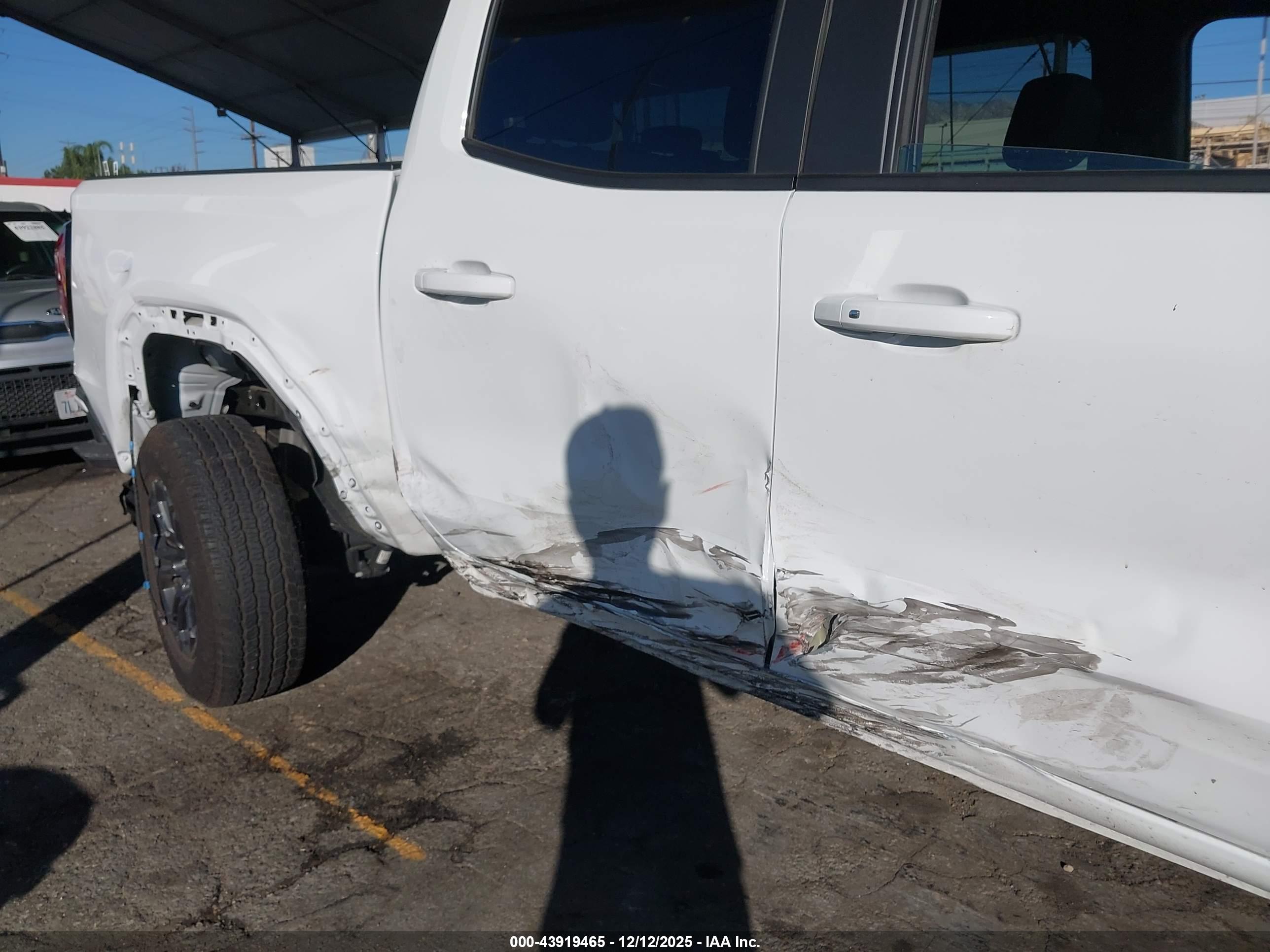 GMC CANYON image 6
