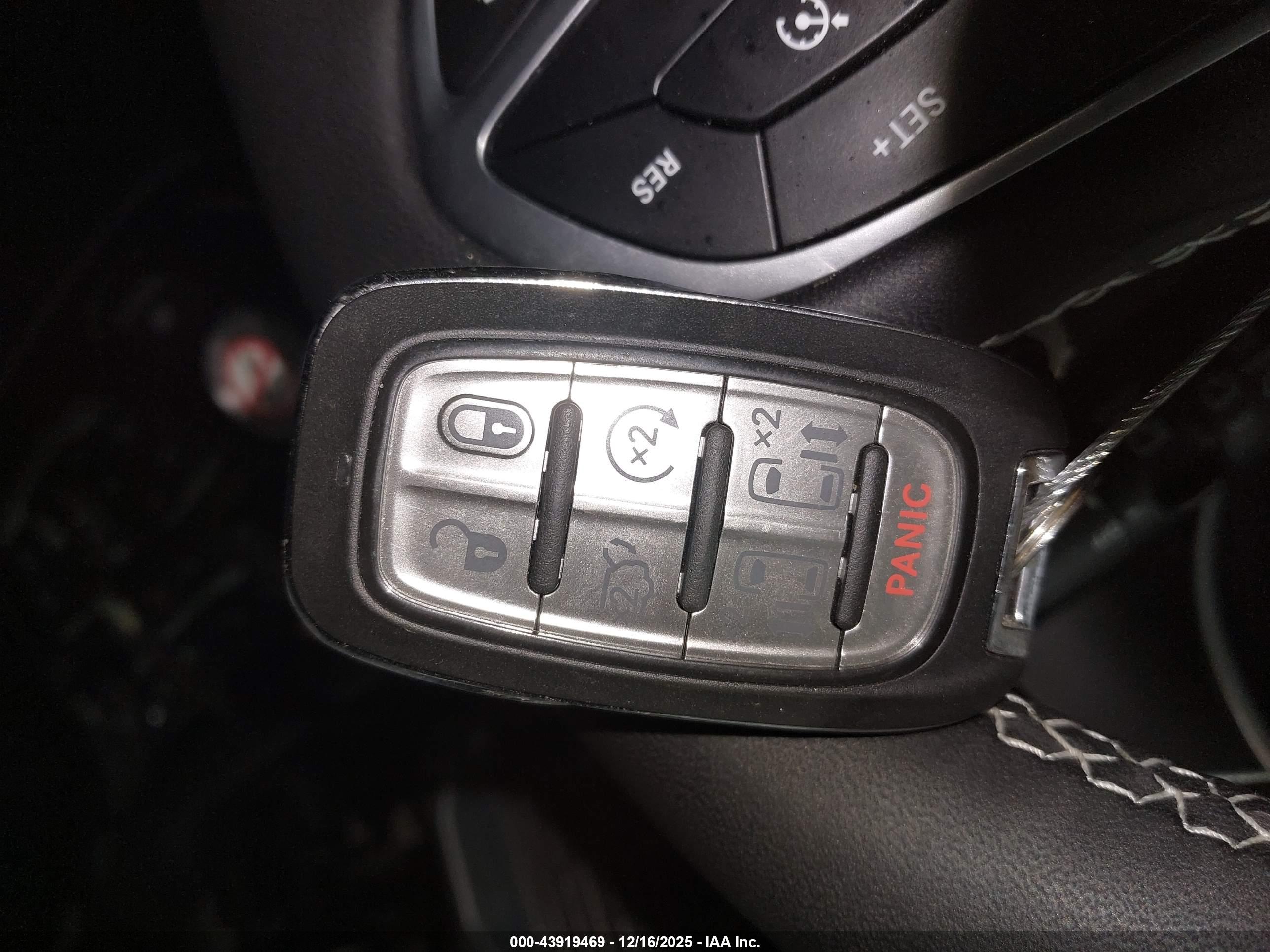 CHRYSLER PACIFICA image 11