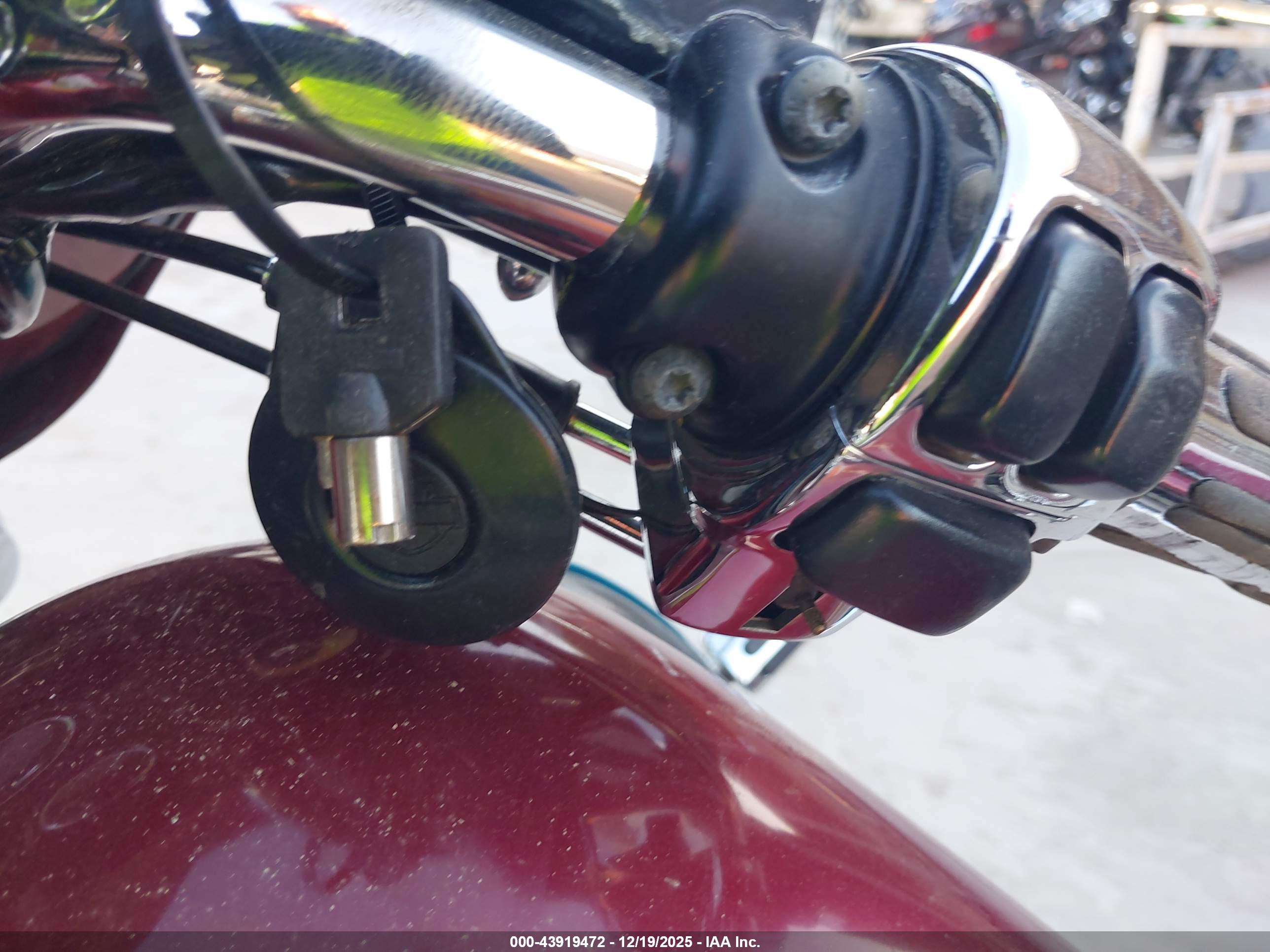 HARLEY-DAVIDSON FLHTCI image 11