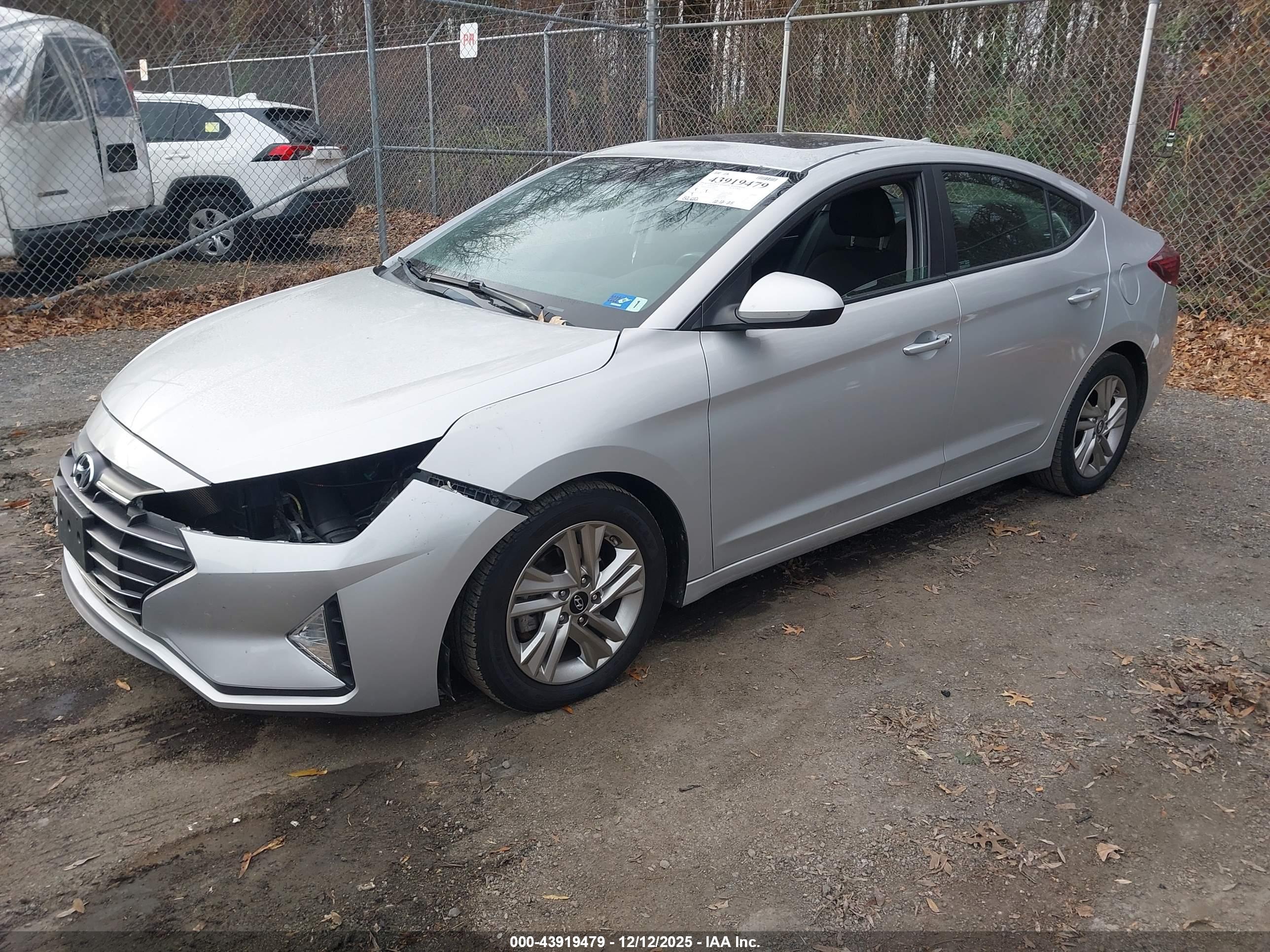 HYUNDAI ELANTRA image 2
