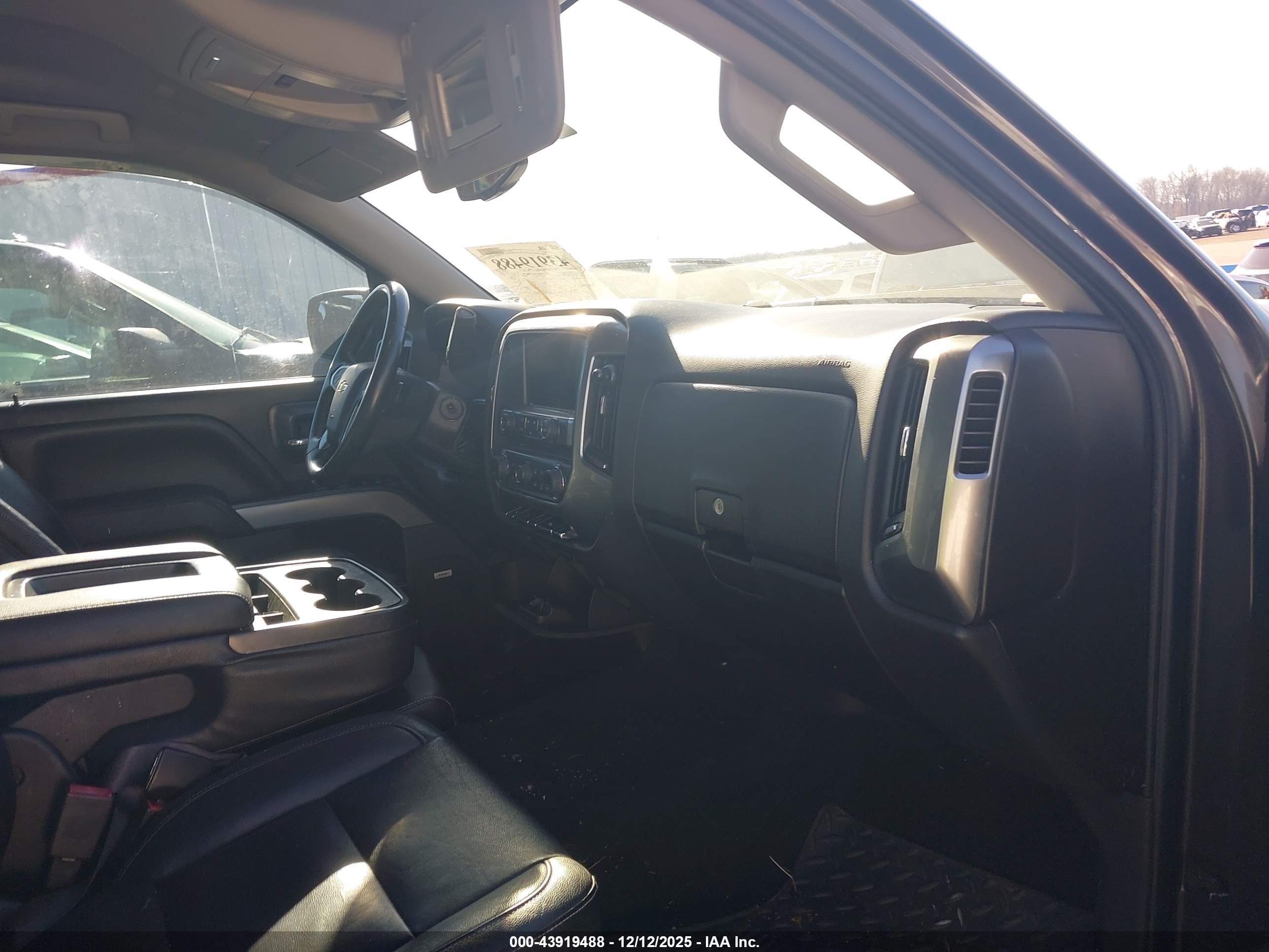 CHEVROLET SILVERADO image 5