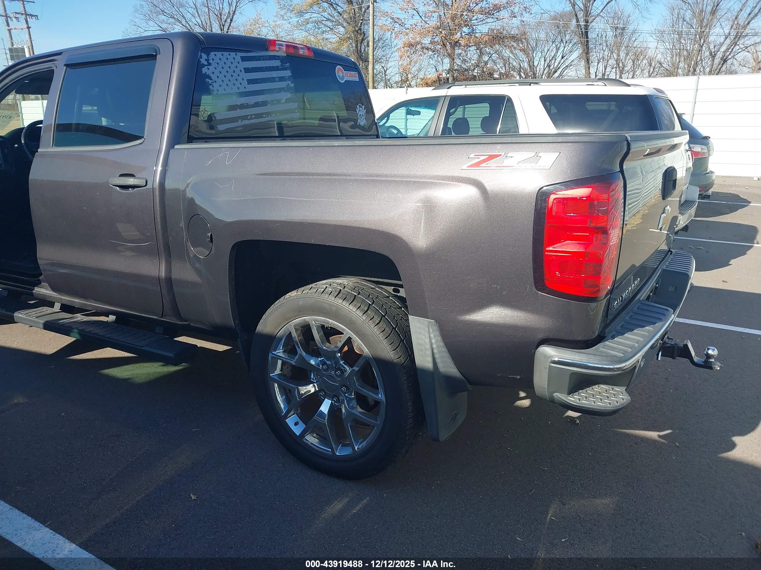 CHEVROLET SILVERADO image 6