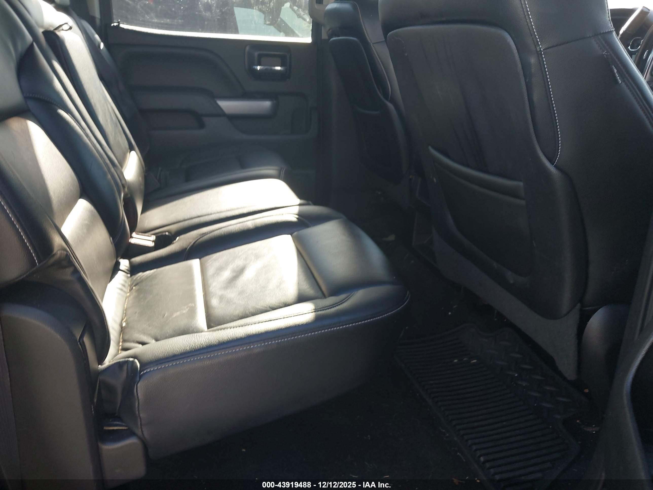 CHEVROLET SILVERADO image 8