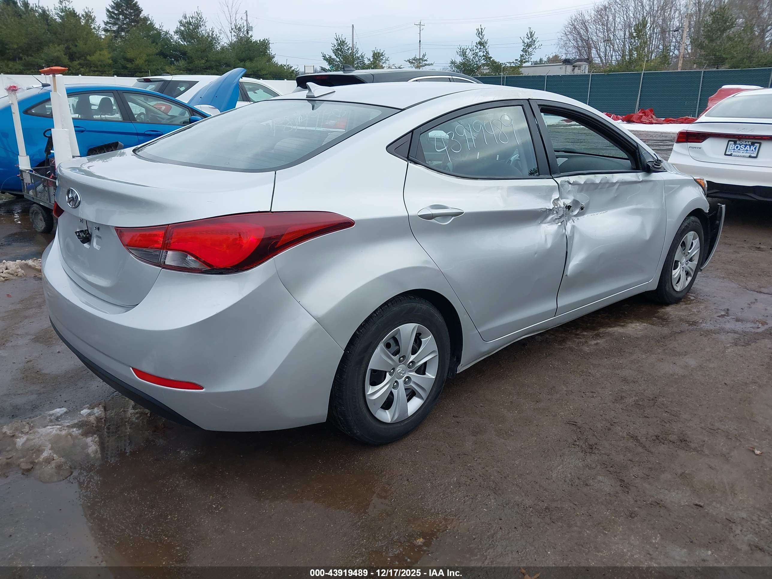 HYUNDAI ELANTRA image 4