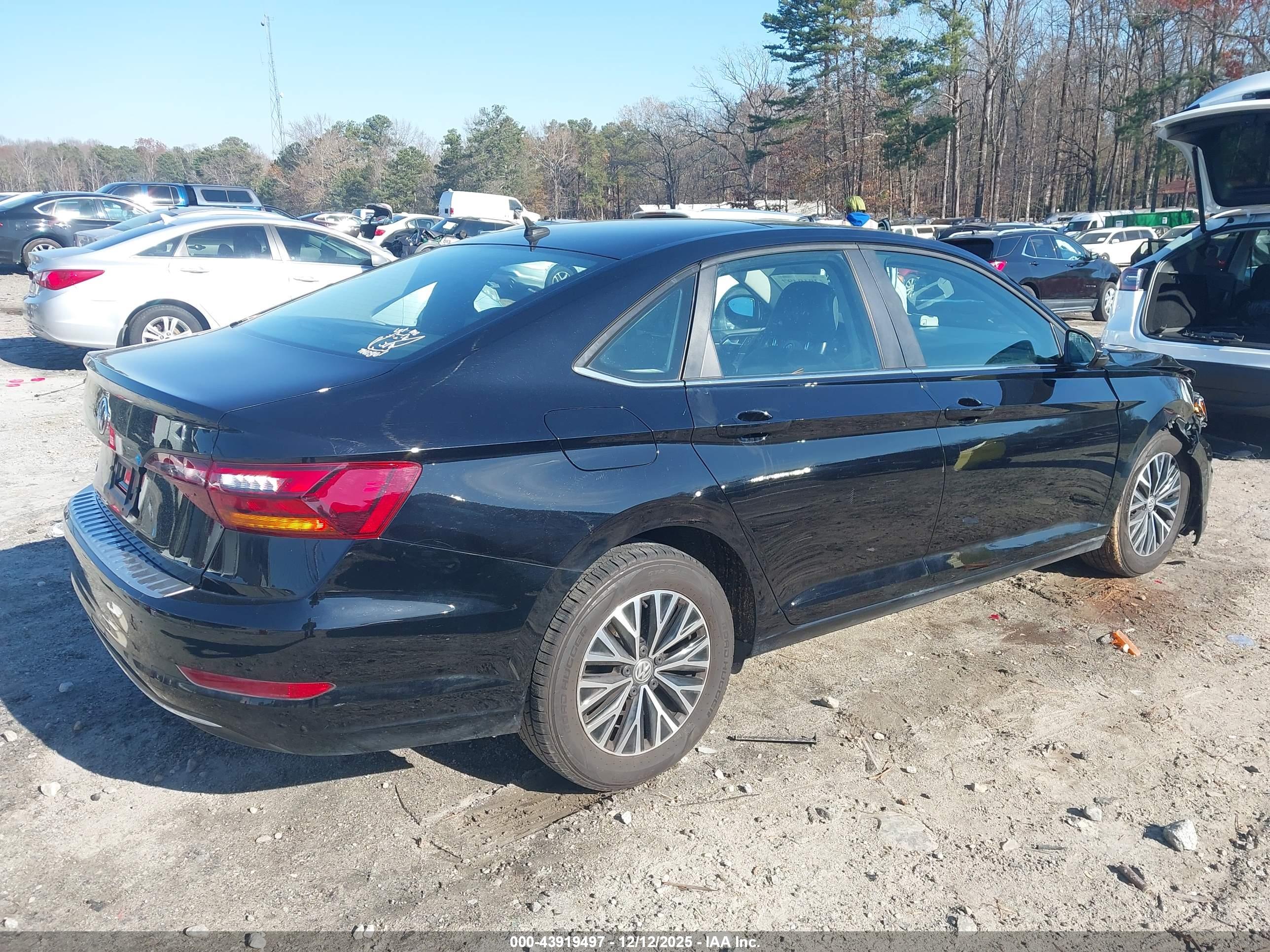 VOLKSWAGEN JETTA image 4