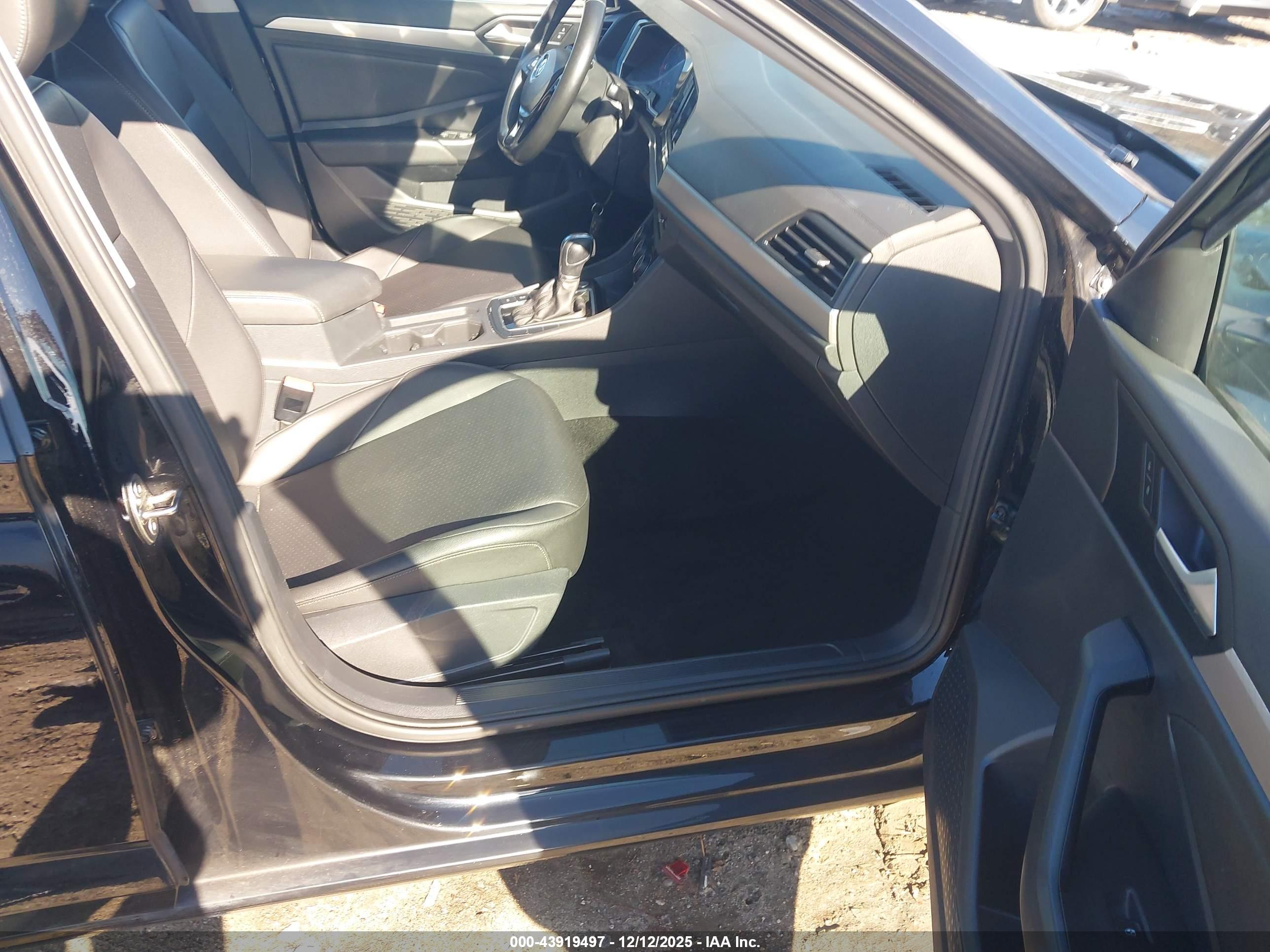 VOLKSWAGEN JETTA image 5