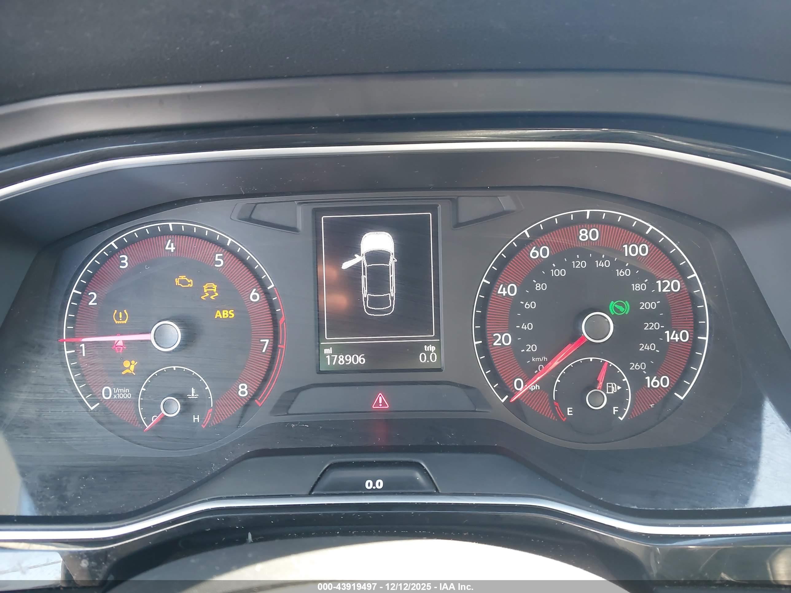 VOLKSWAGEN JETTA image 7