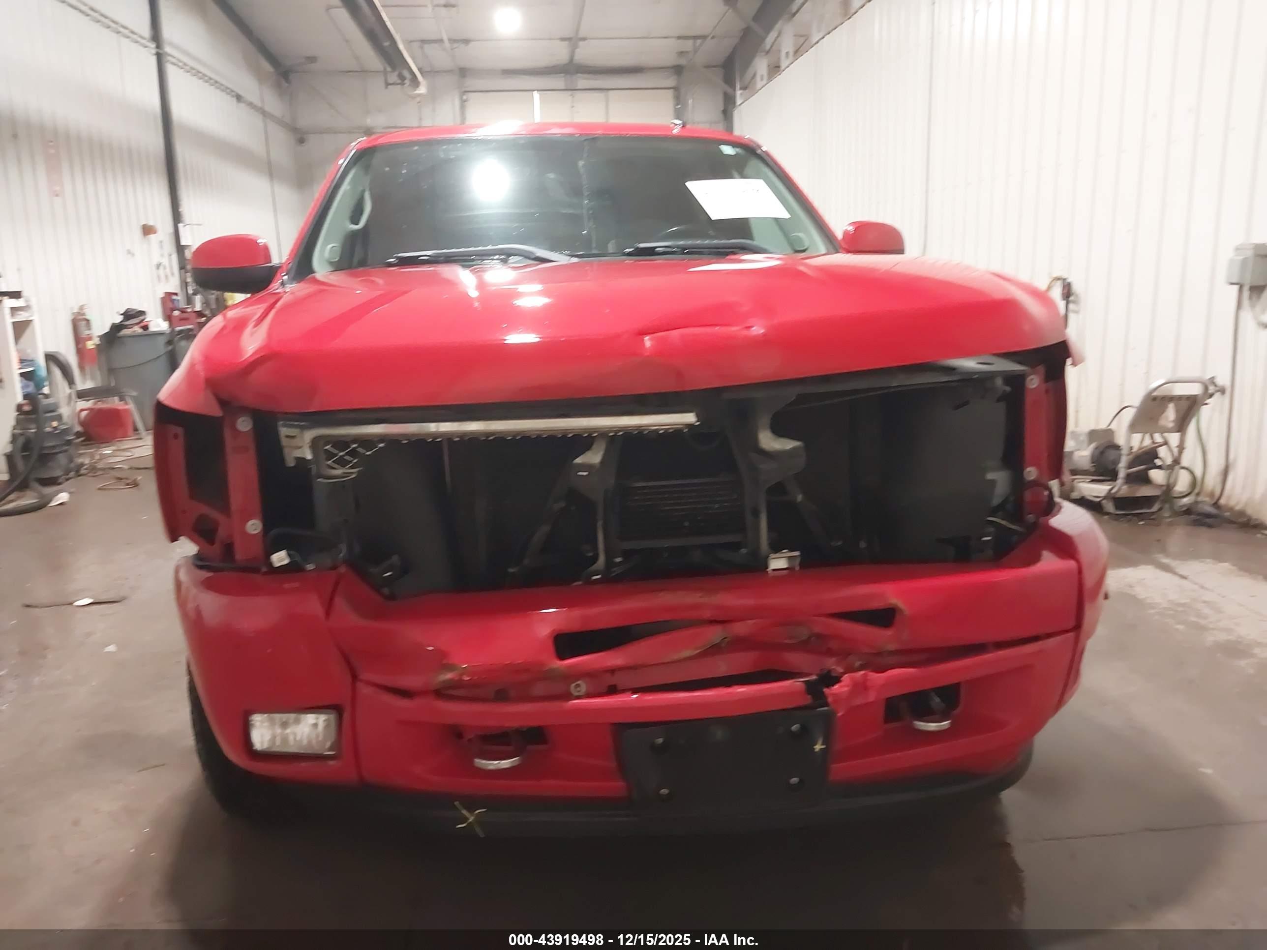 CHEVROLET SILVERADO image 6