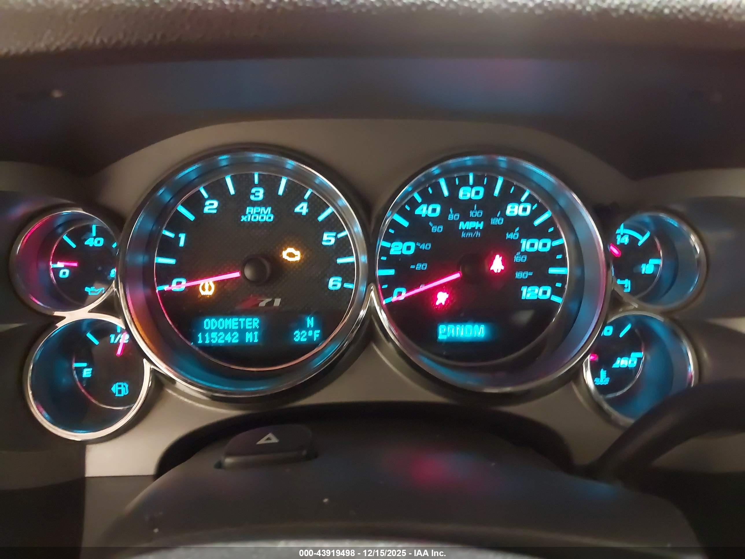 CHEVROLET SILVERADO image 7