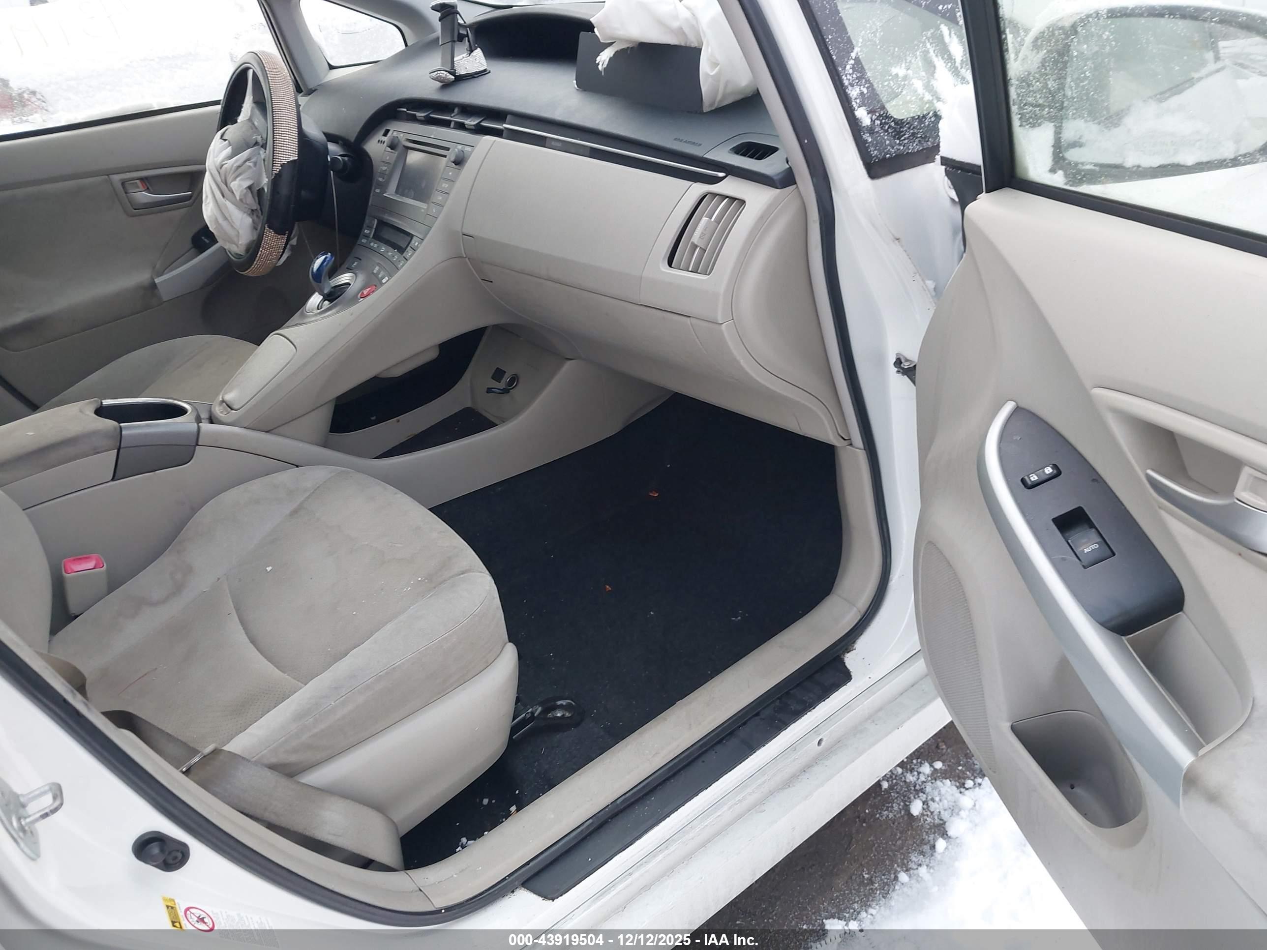 TOYOTA PRIUS image 5