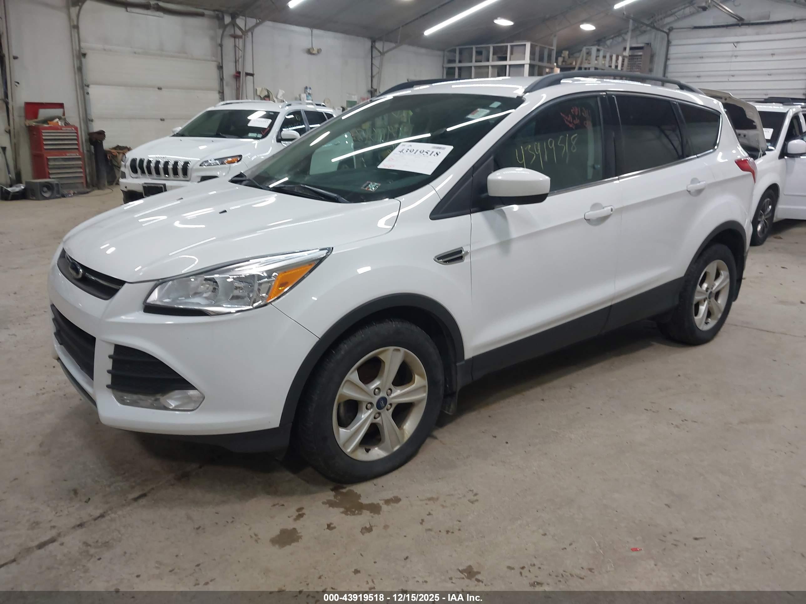 FORD ESCAPE image 2