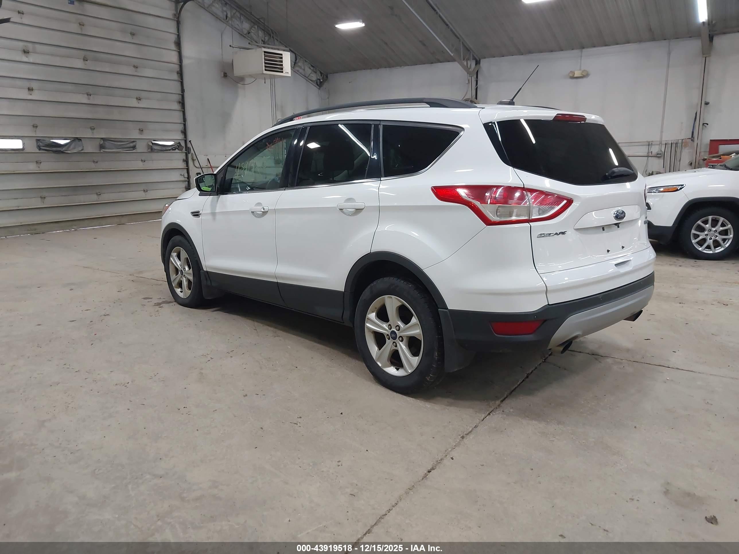 FORD ESCAPE image 3