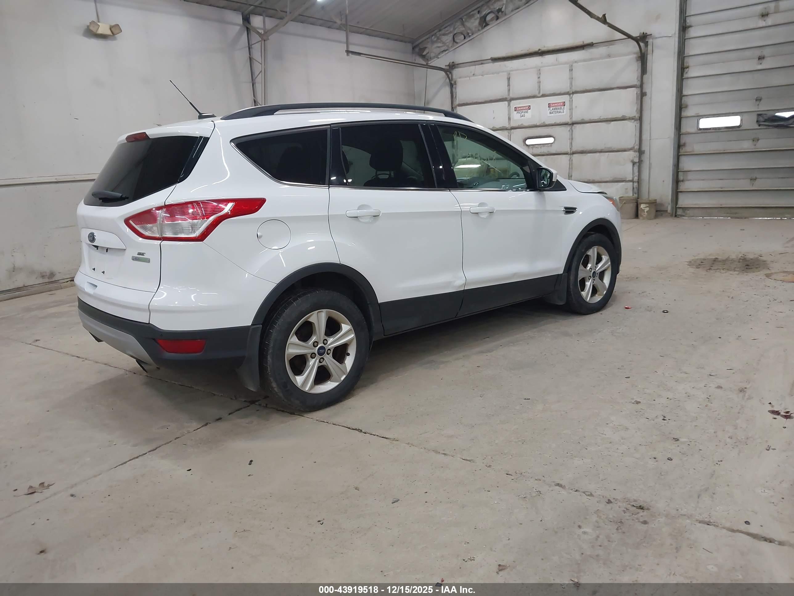 FORD ESCAPE image 4
