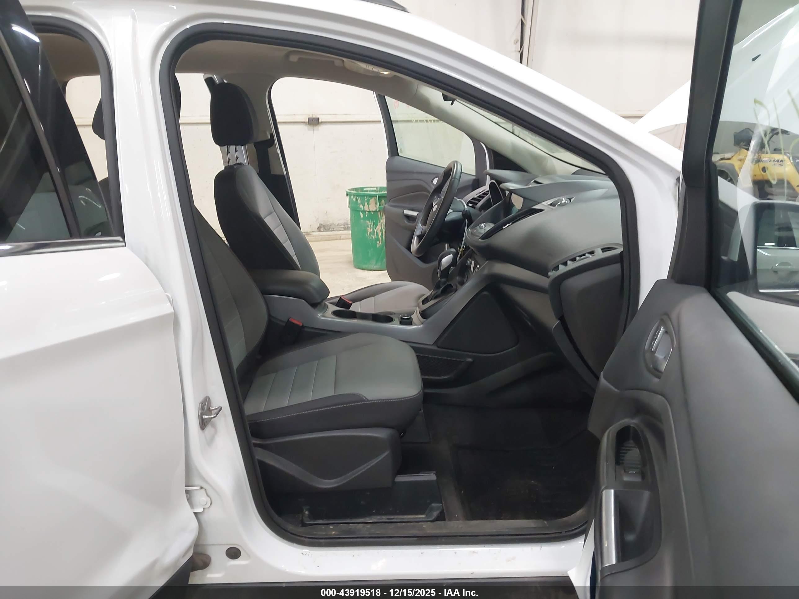 FORD ESCAPE image 5