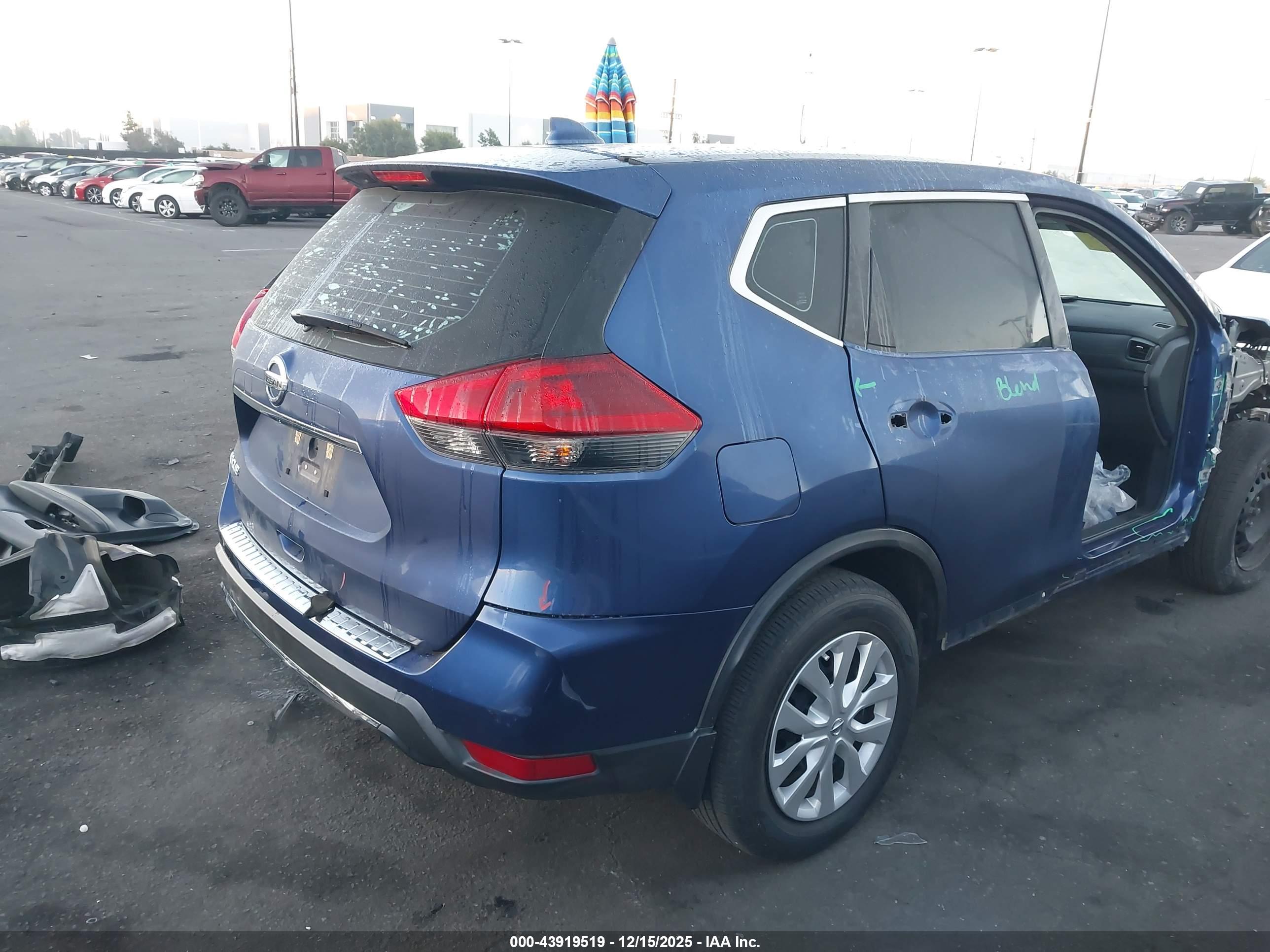 NISSAN ROGUE image 4