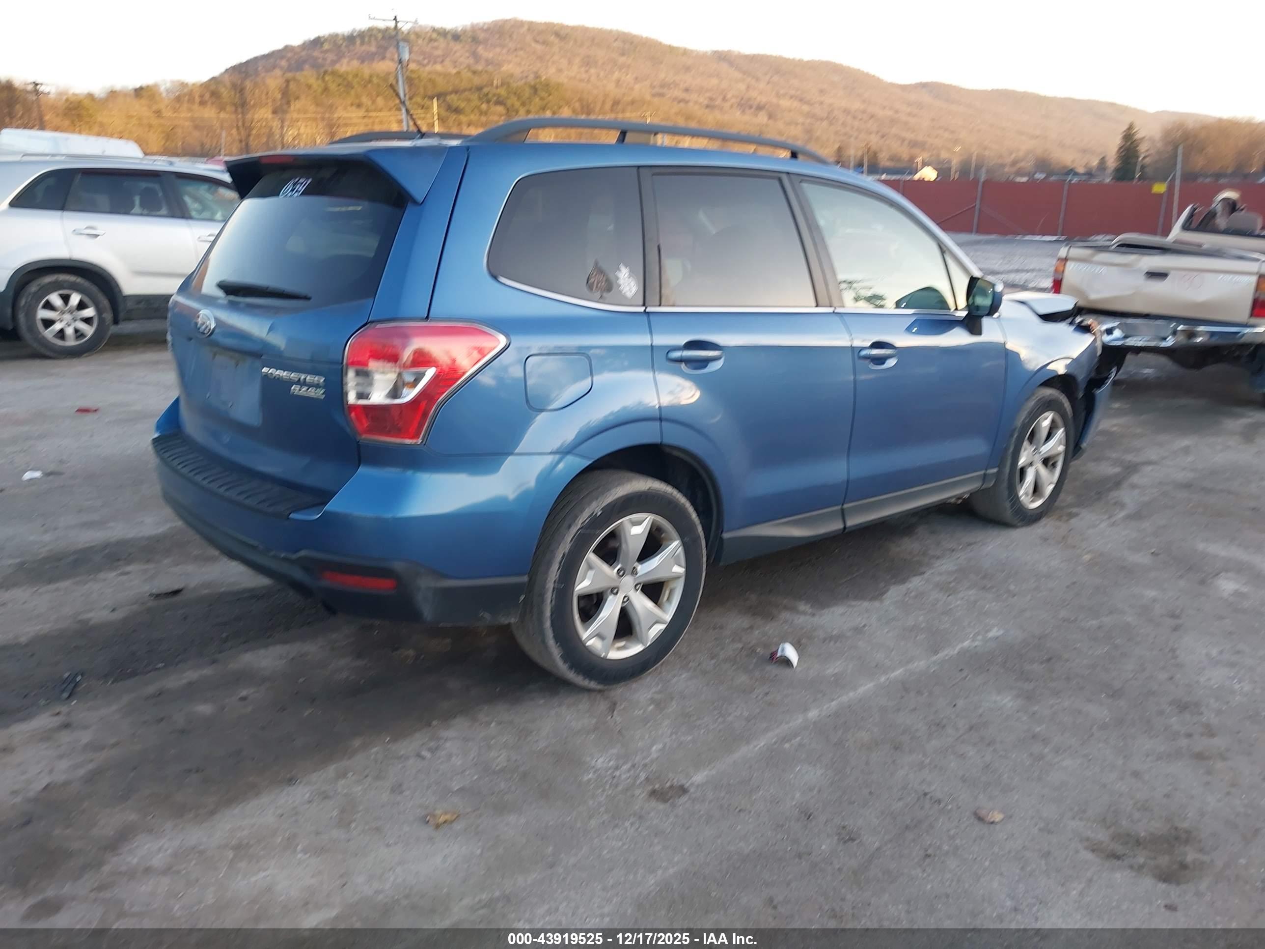 SUBARU FORESTER image 4