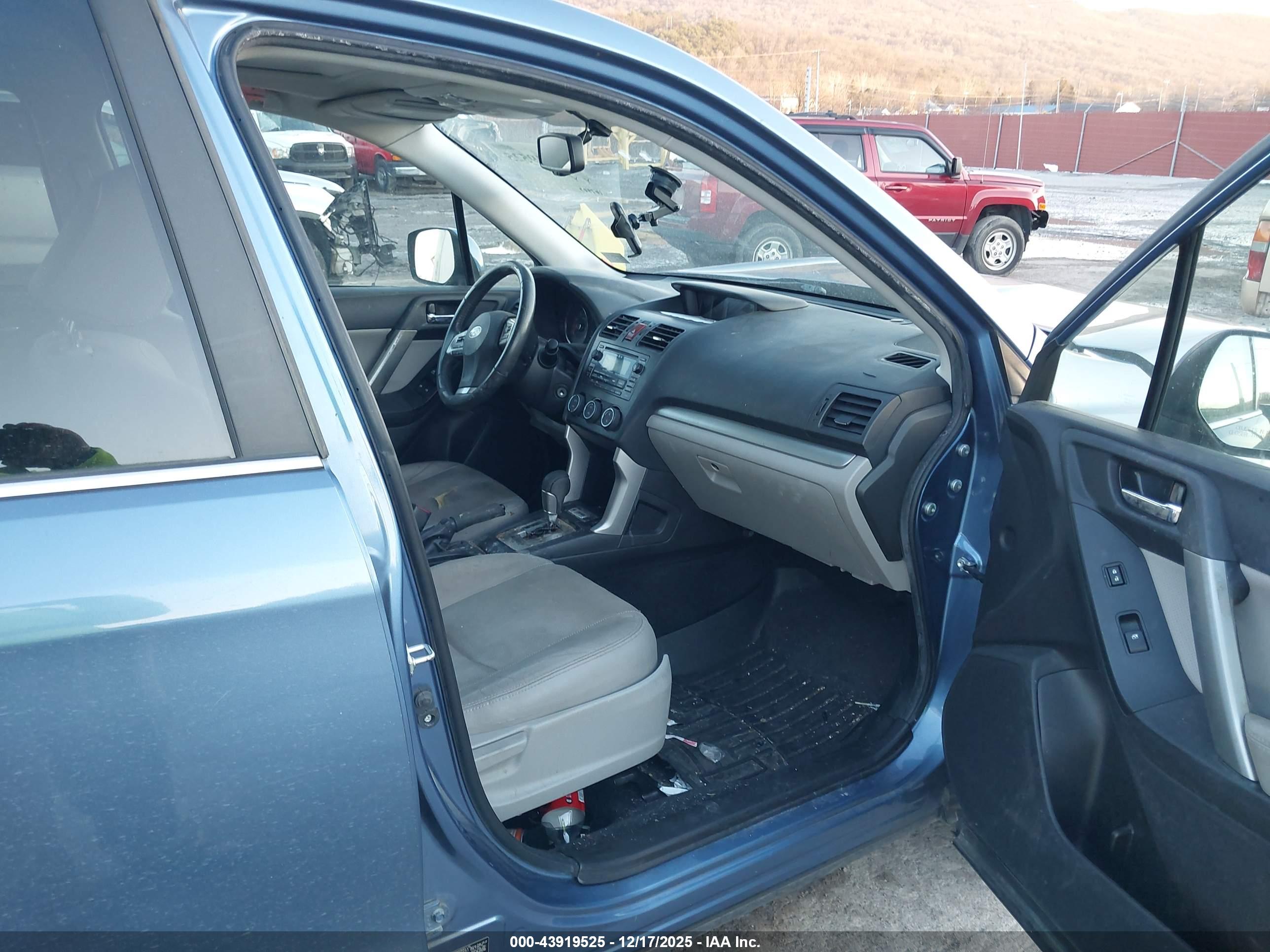 SUBARU FORESTER image 5