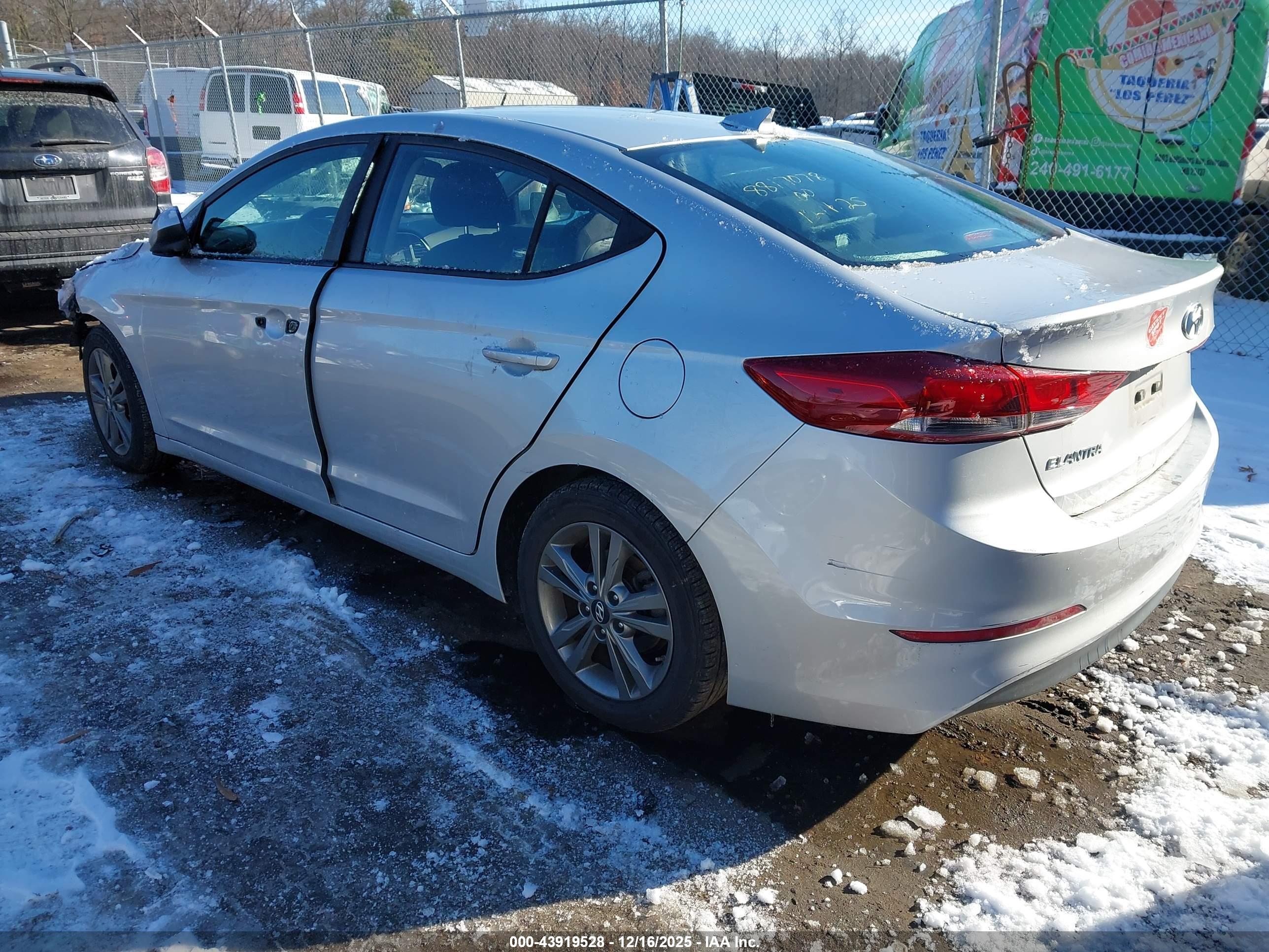 HYUNDAI ELANTRA image 3