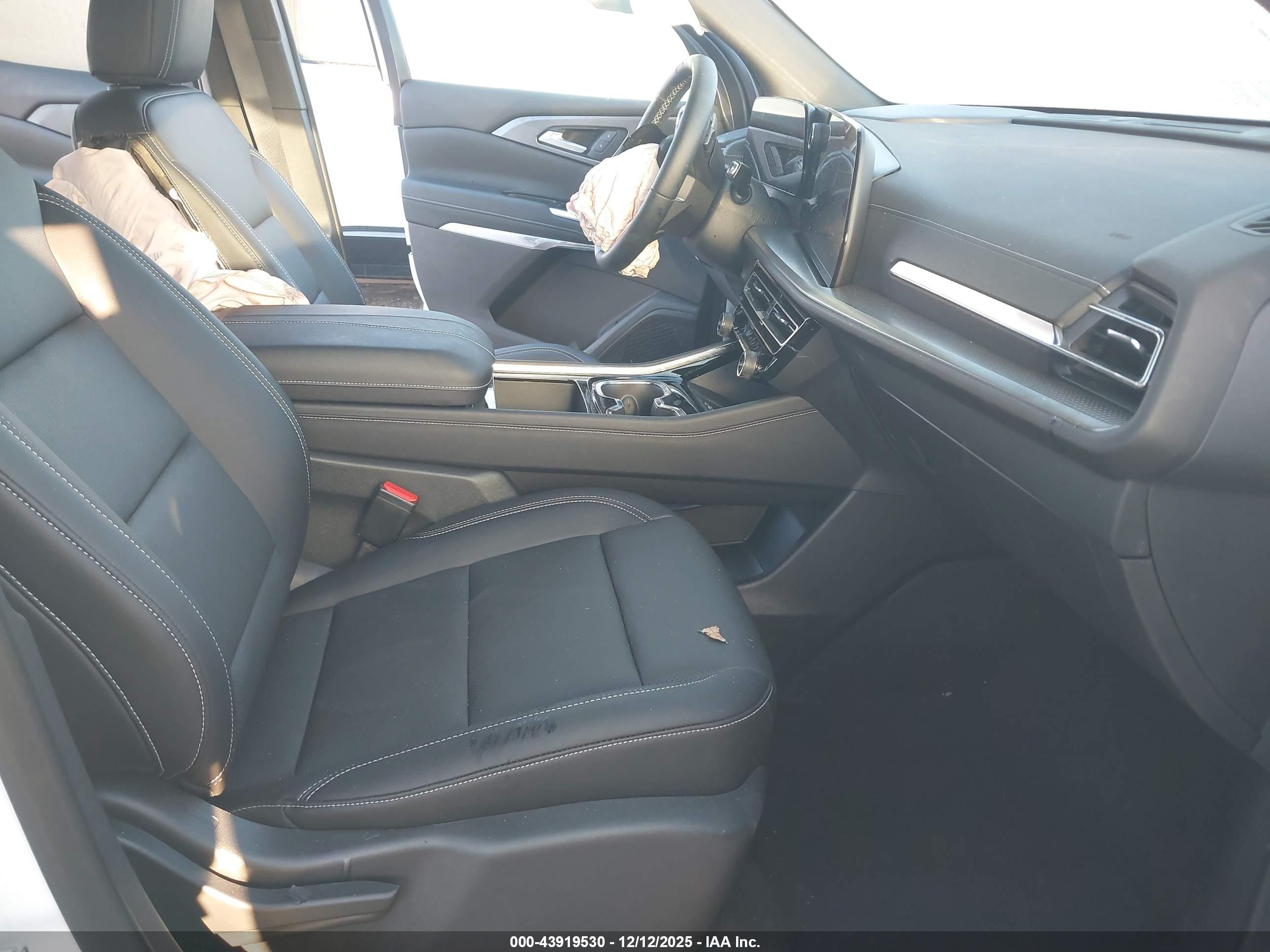CHEVROLET TRAVERSE image 5