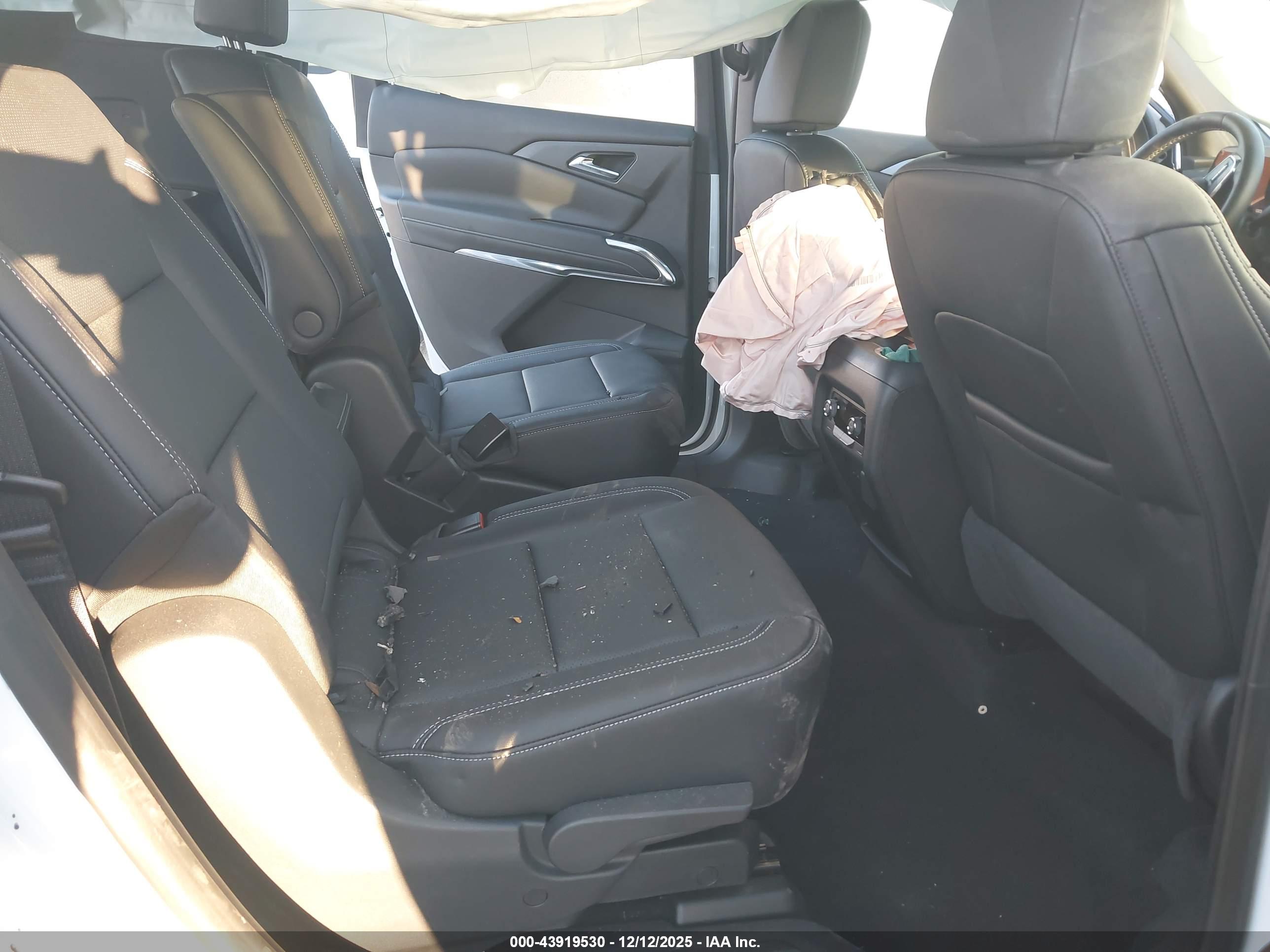 CHEVROLET TRAVERSE image 8