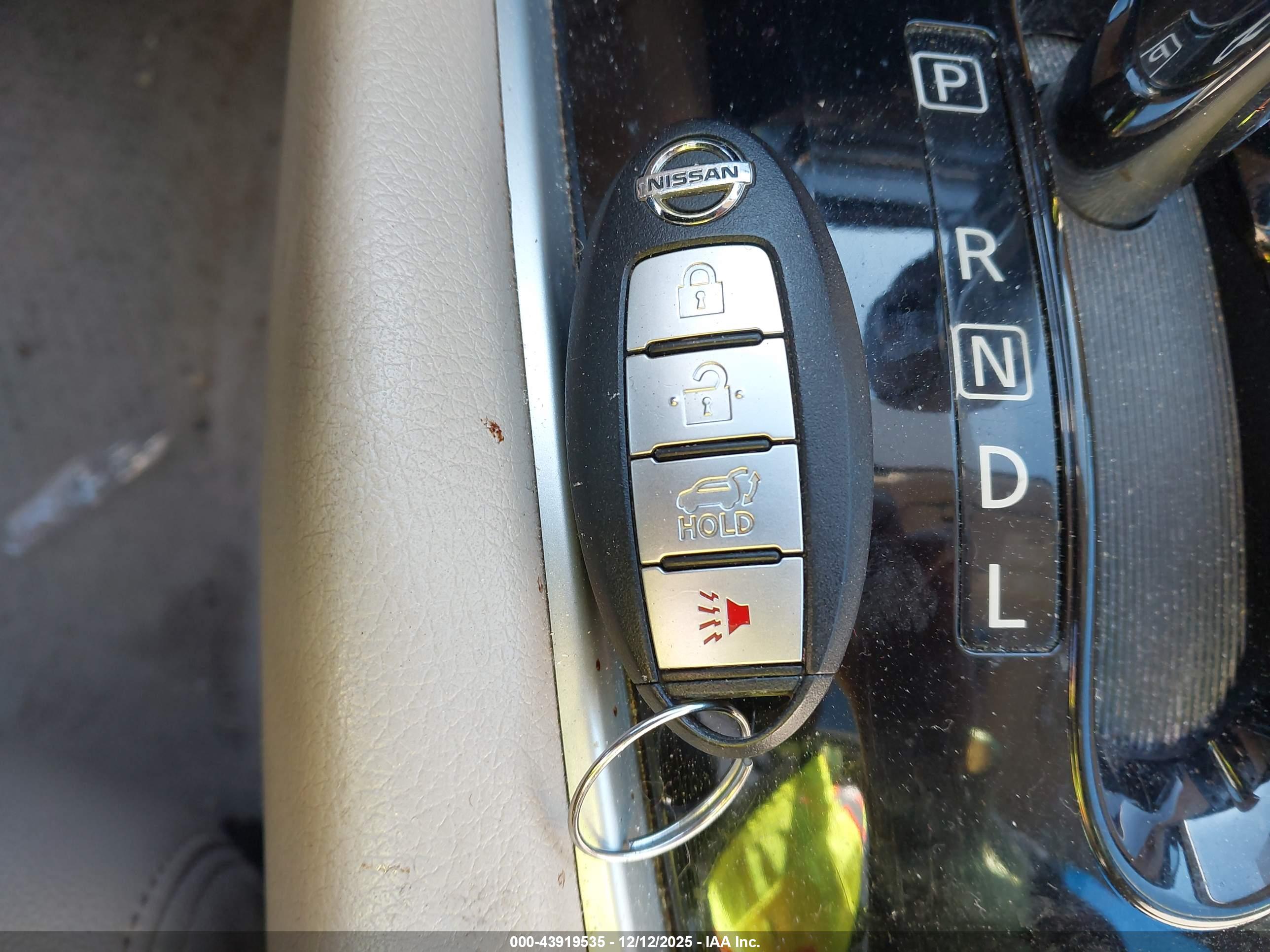 NISSAN ROGUE image 11