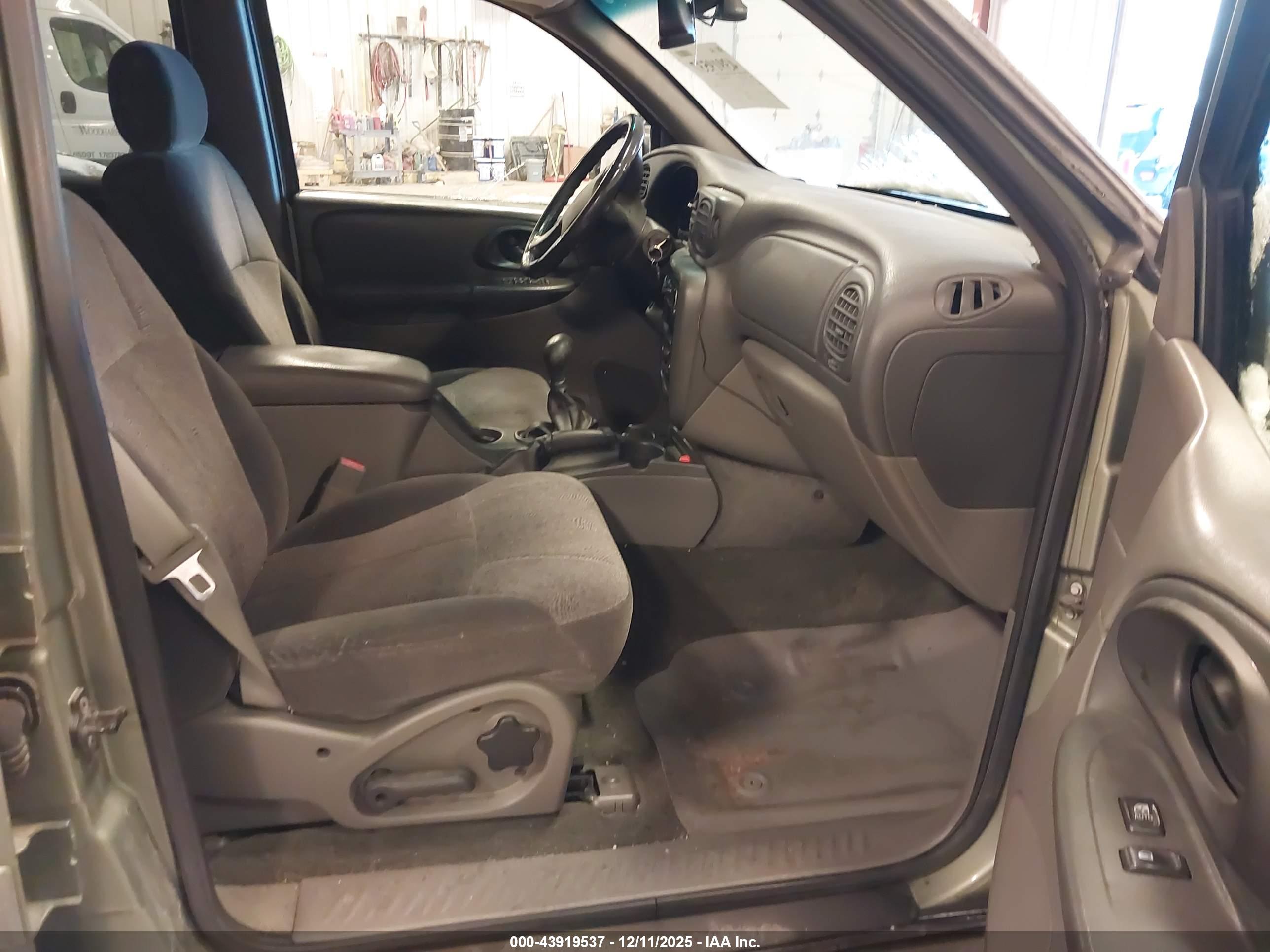 CHEVROLET TRAILBLAZER image 5