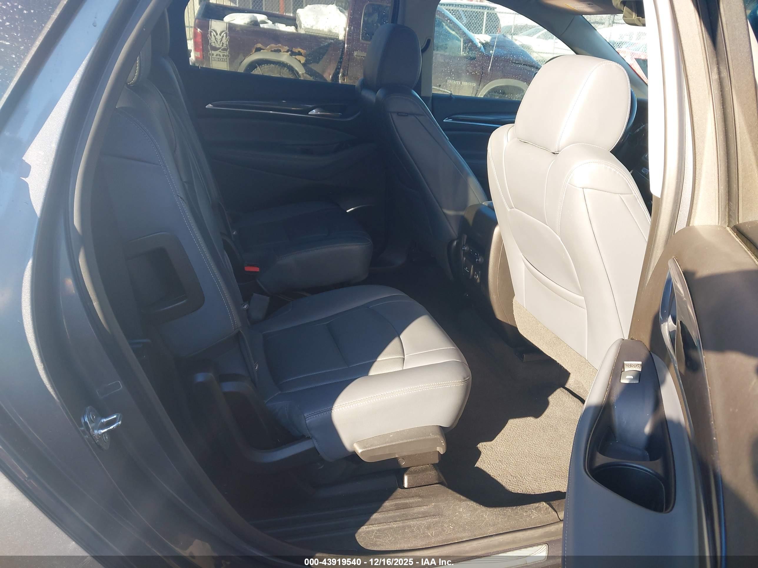 BUICK ENCLAVE image 8