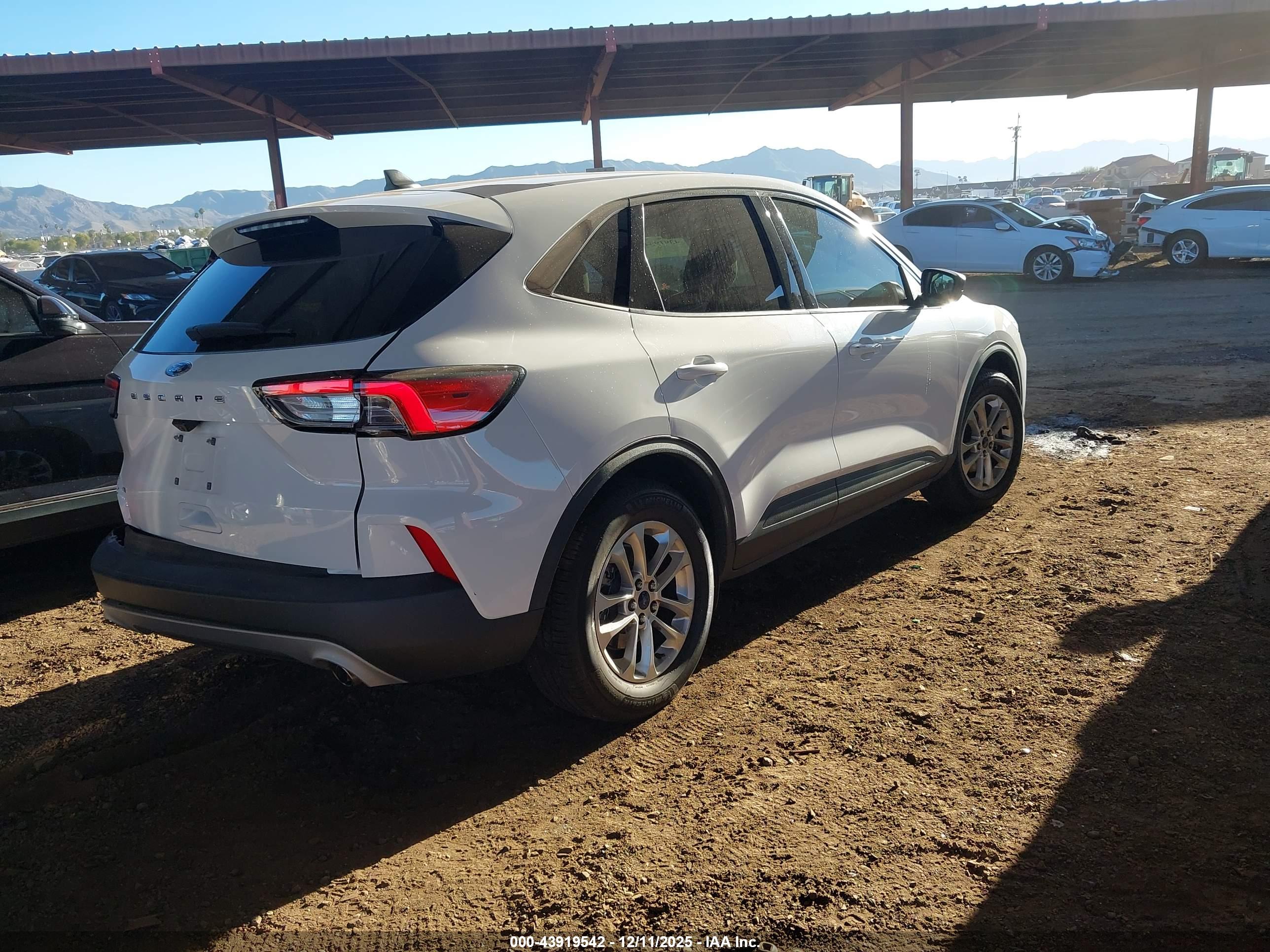 FORD ESCAPE image 4