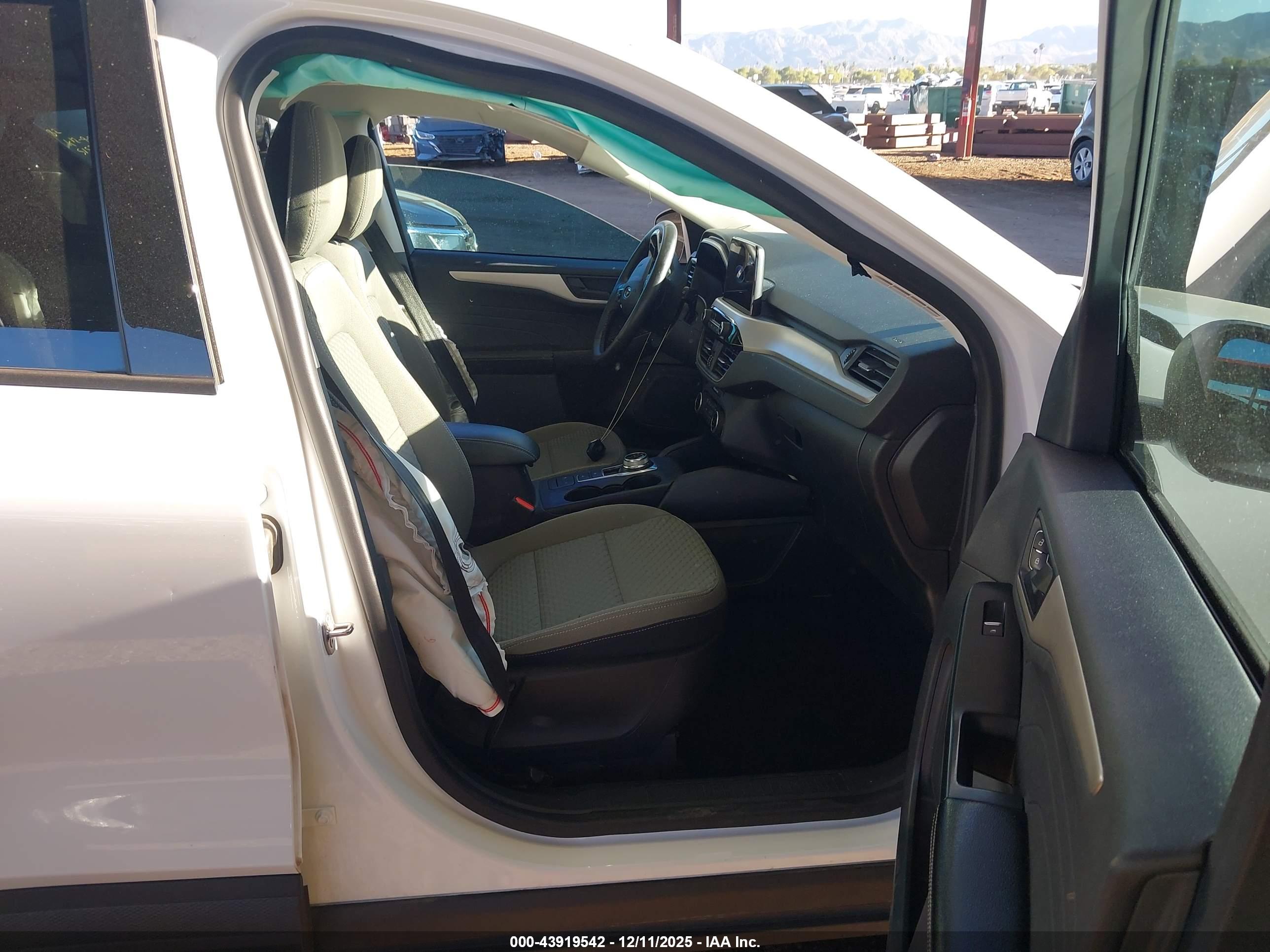 FORD ESCAPE image 5