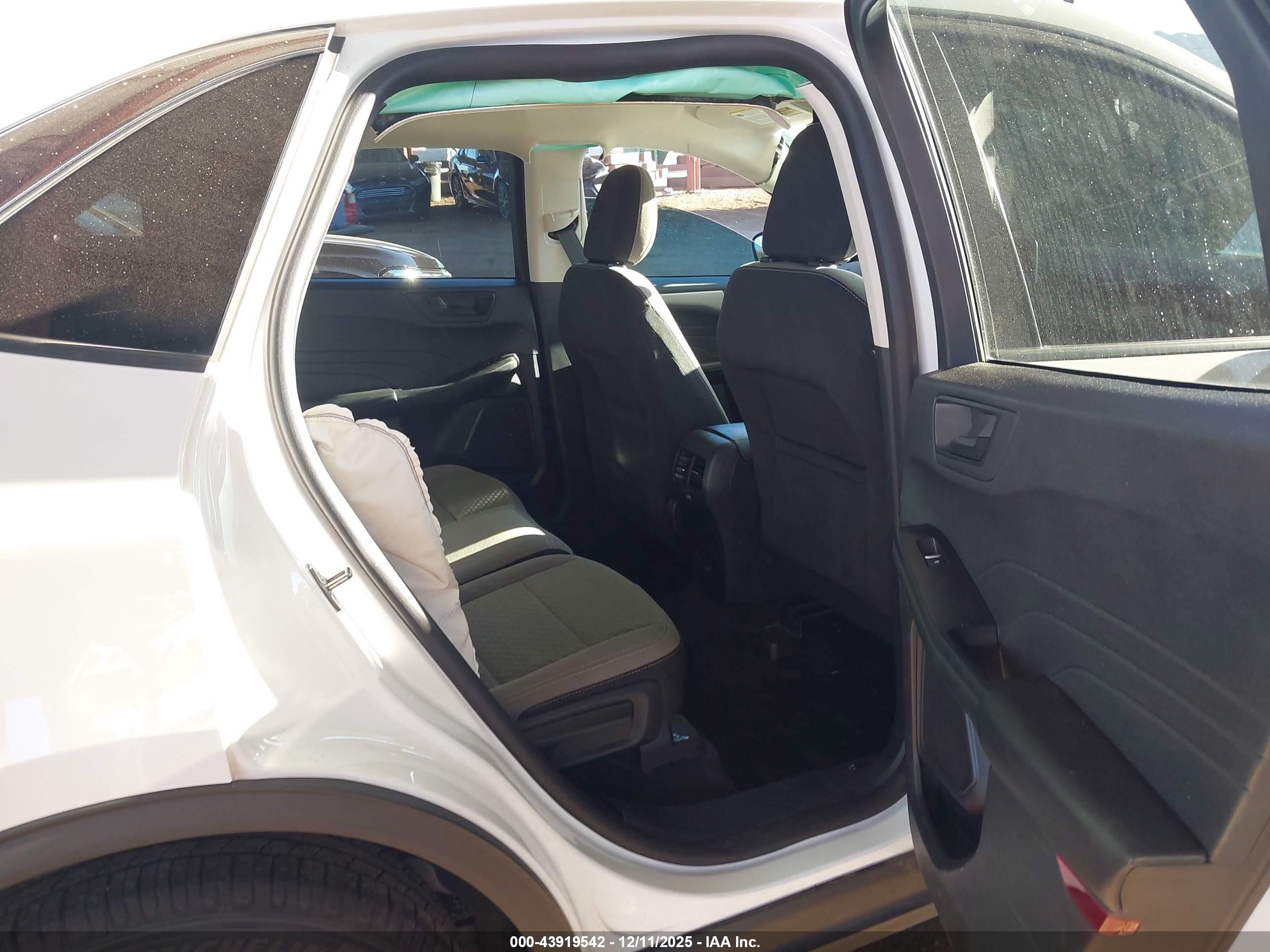 FORD ESCAPE image 8