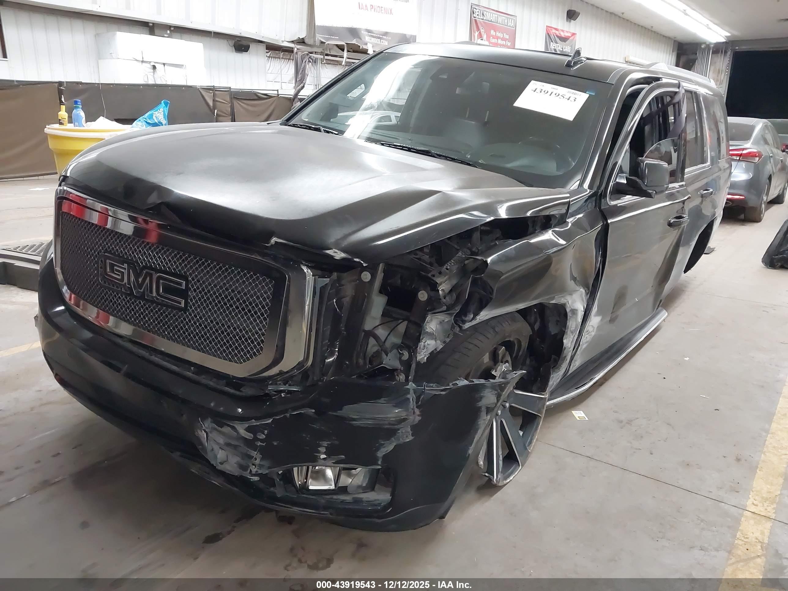 GMC YUKON image 2
