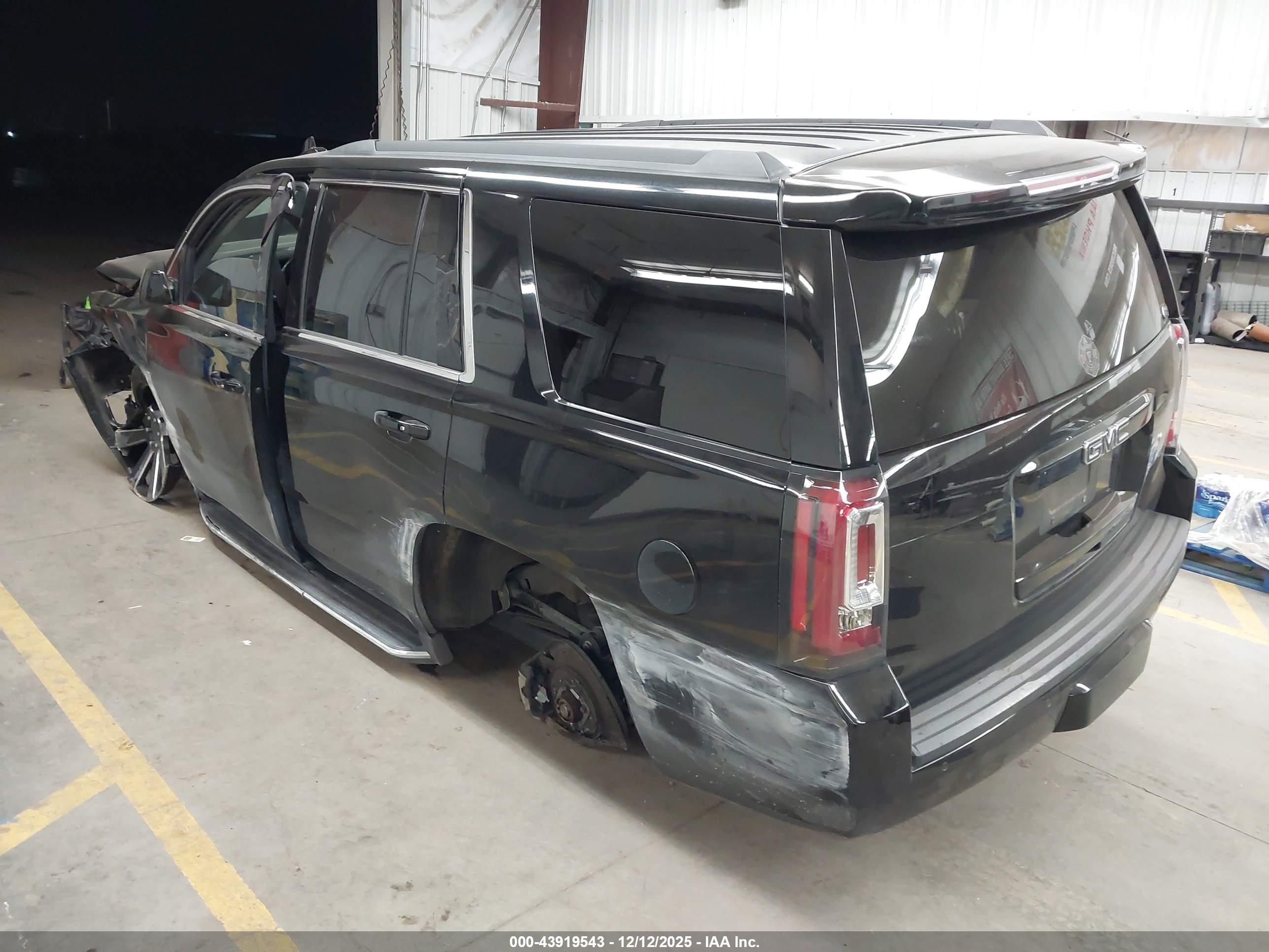 GMC YUKON image 3