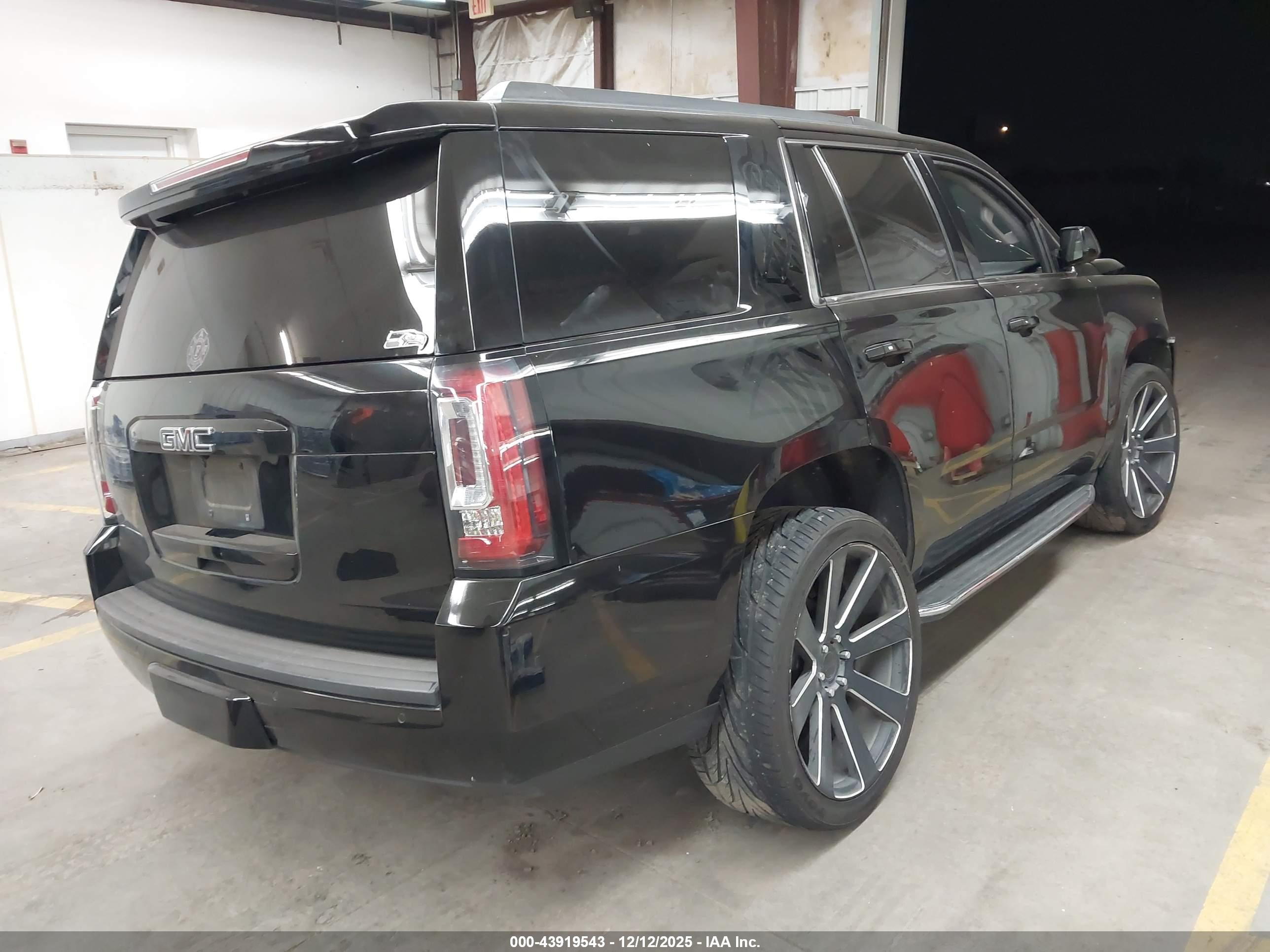 GMC YUKON image 4