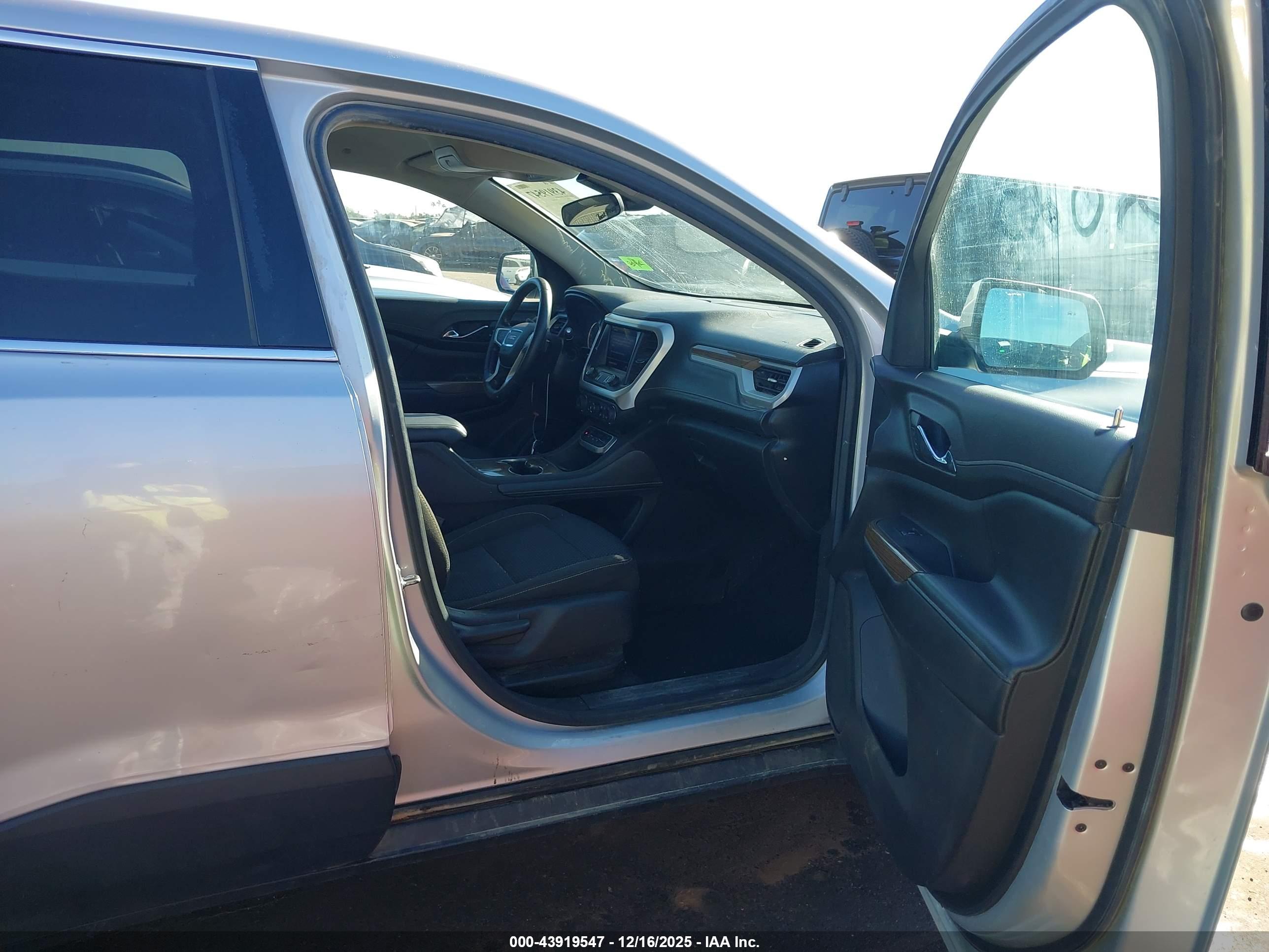 GMC ACADIA image 5