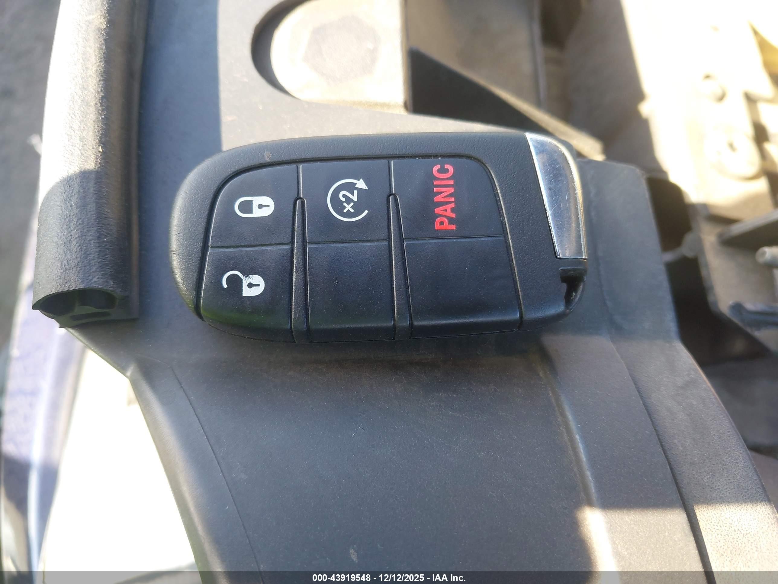 JEEP RENEGADE image 11