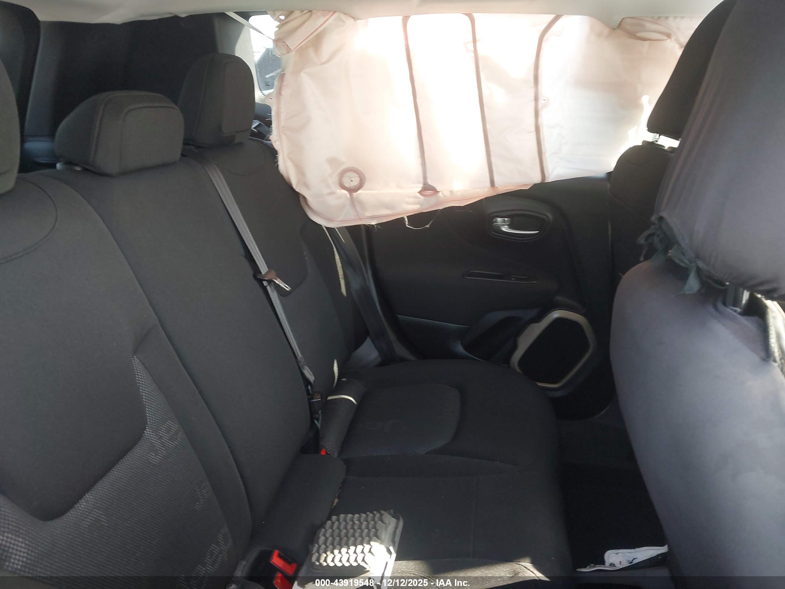 JEEP RENEGADE image 8