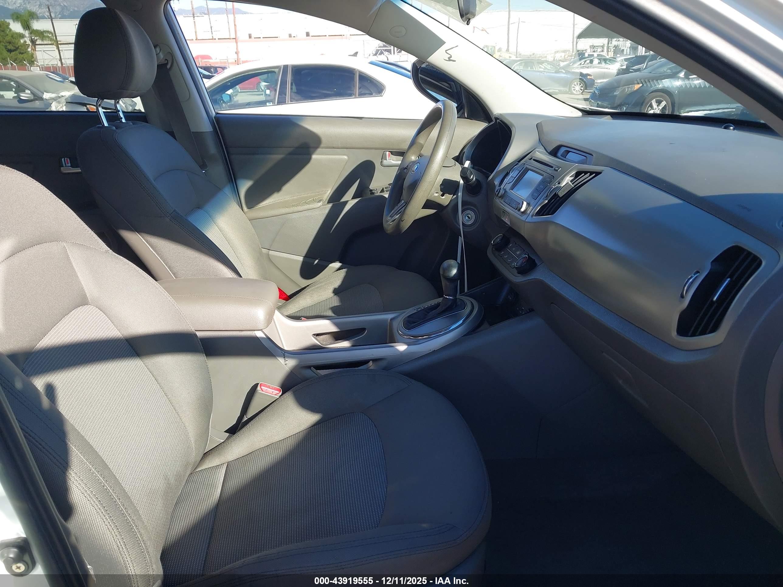 KIA SPORTAGE image 5