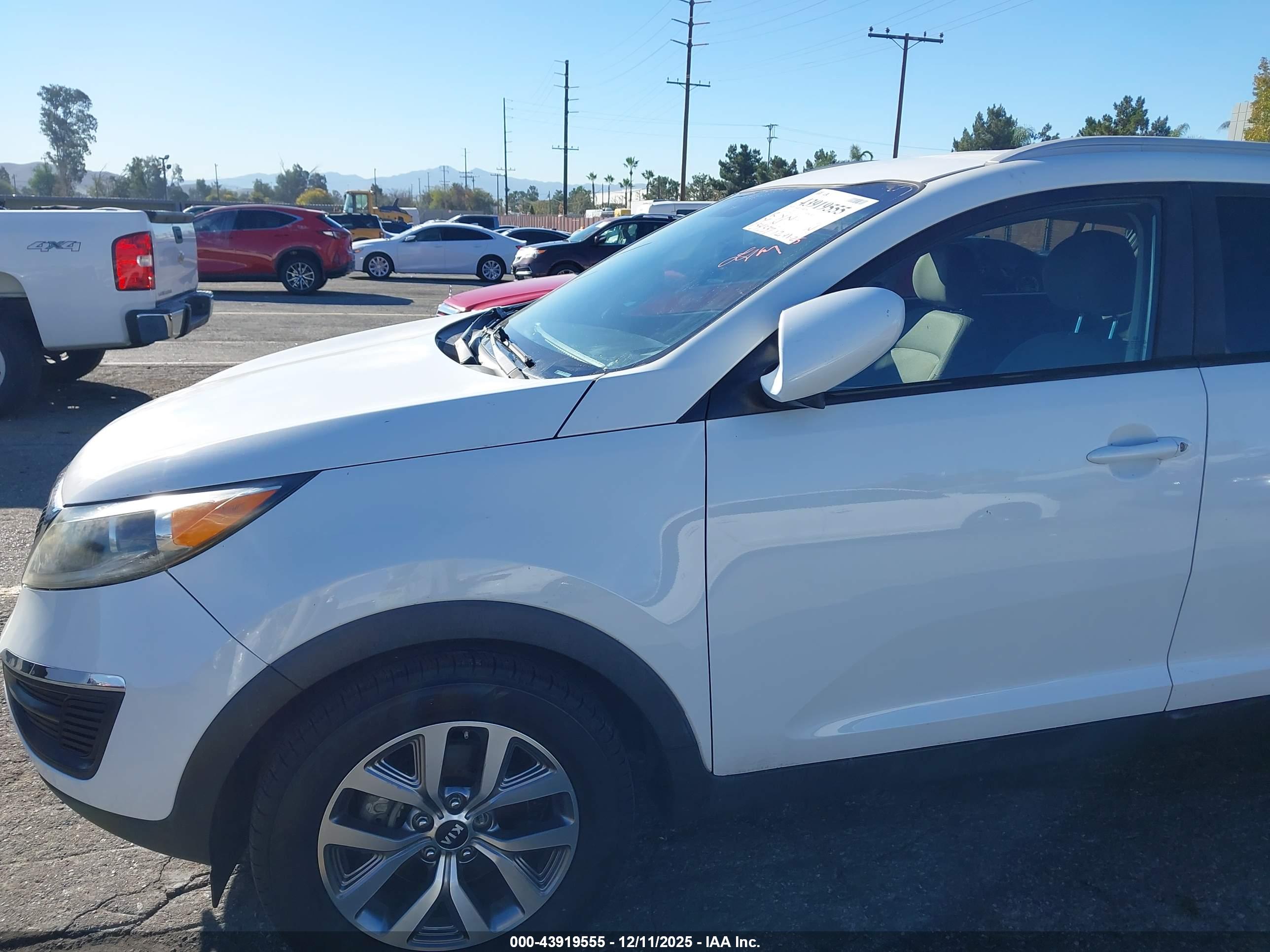 KIA SPORTAGE image 6