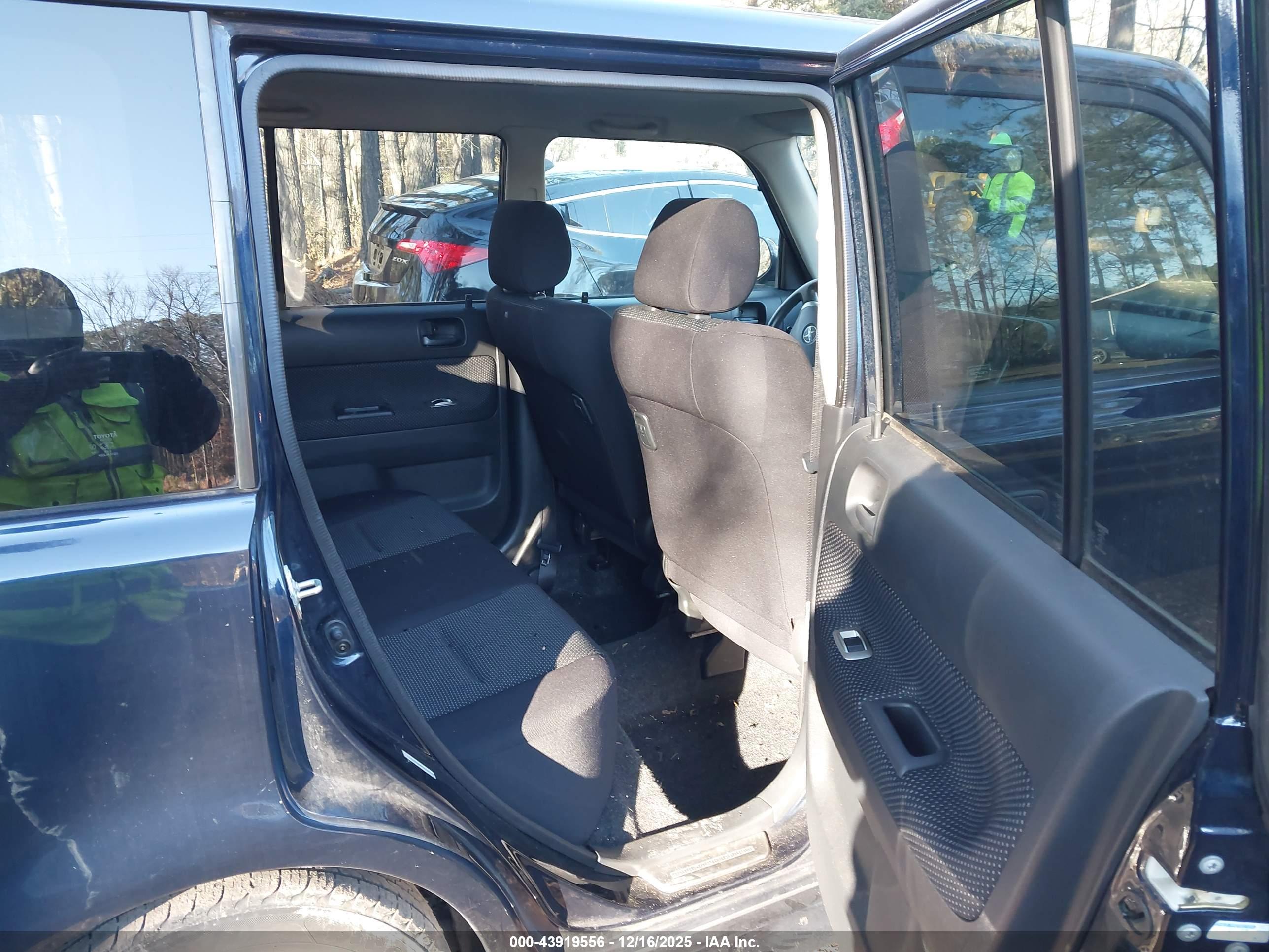 SCION XB image 8