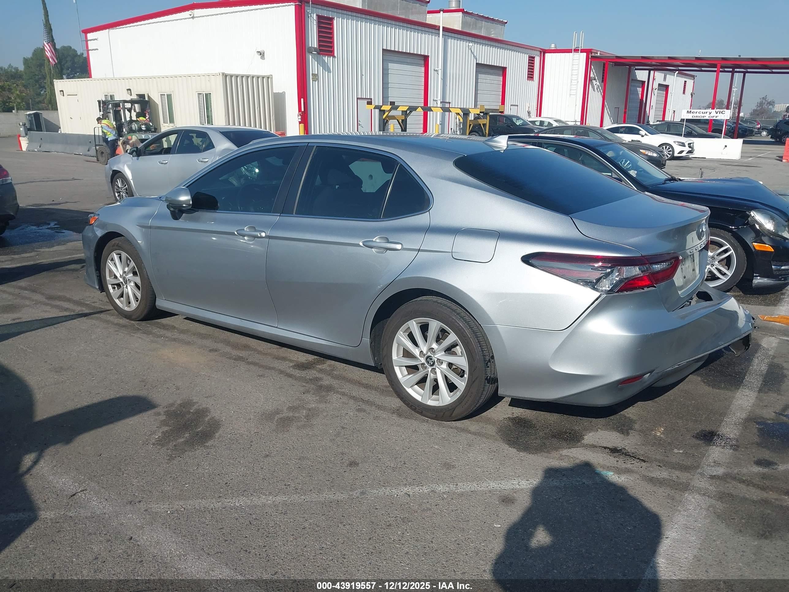 TOYOTA CAMRY image 3