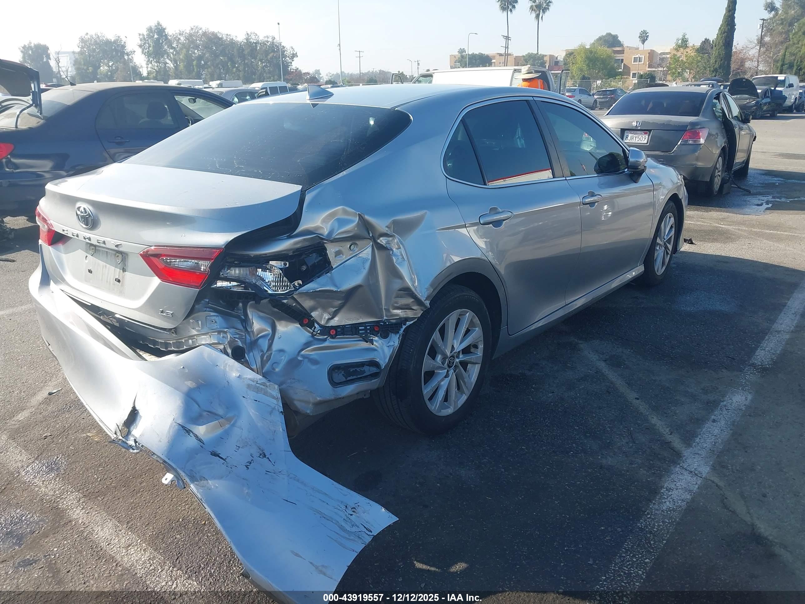 TOYOTA CAMRY image 4