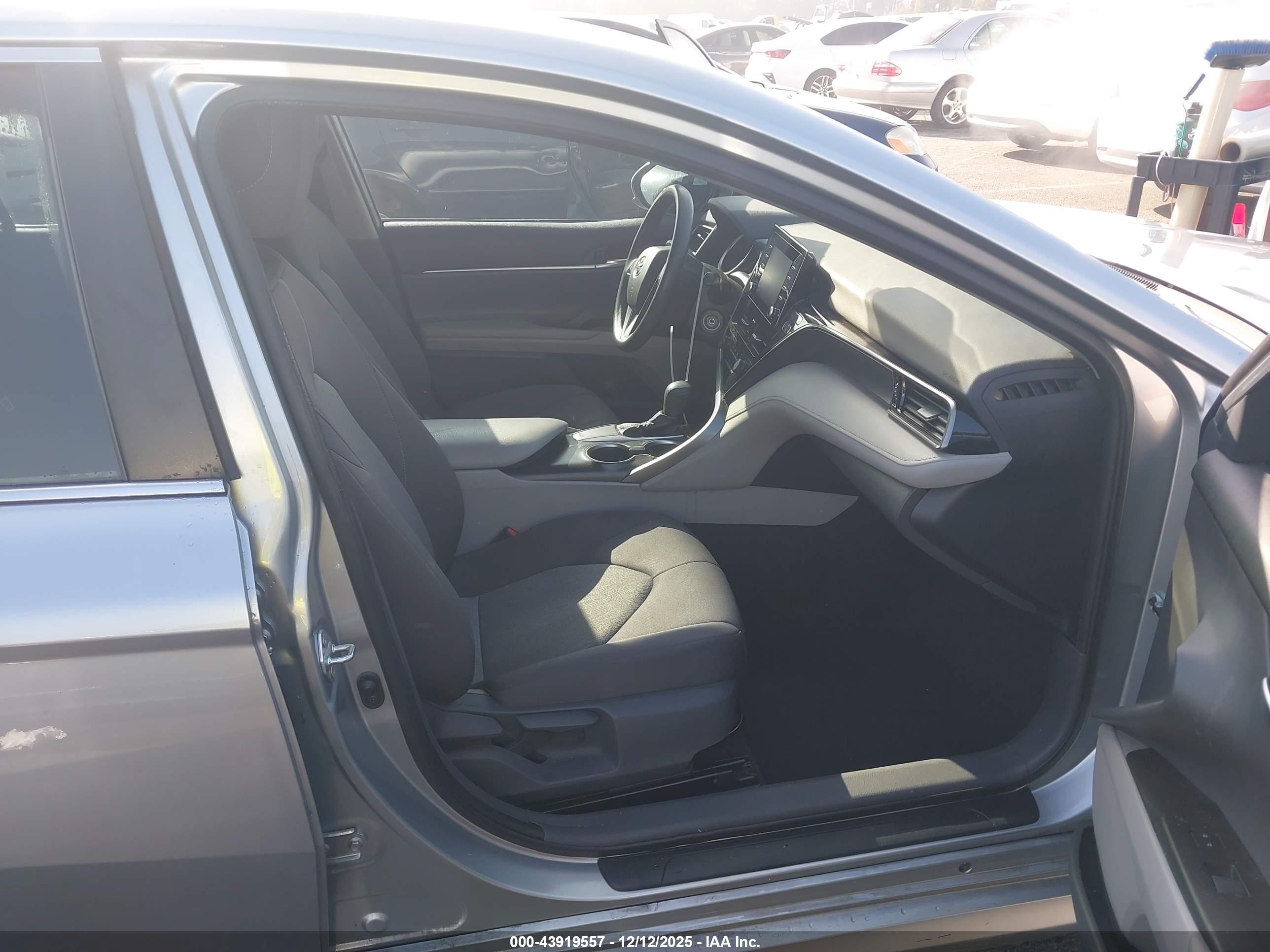 TOYOTA CAMRY image 5